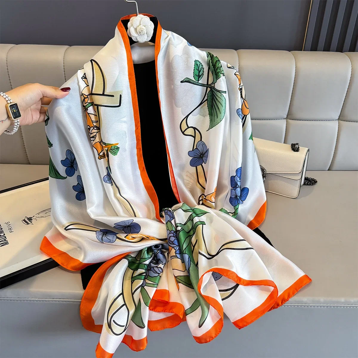 Luxus Marke Frauen Sommer Schal Floral Print Schals Wraps Weiche Weibliche Schalldämpfer Hijab Für Strand Reisen Image