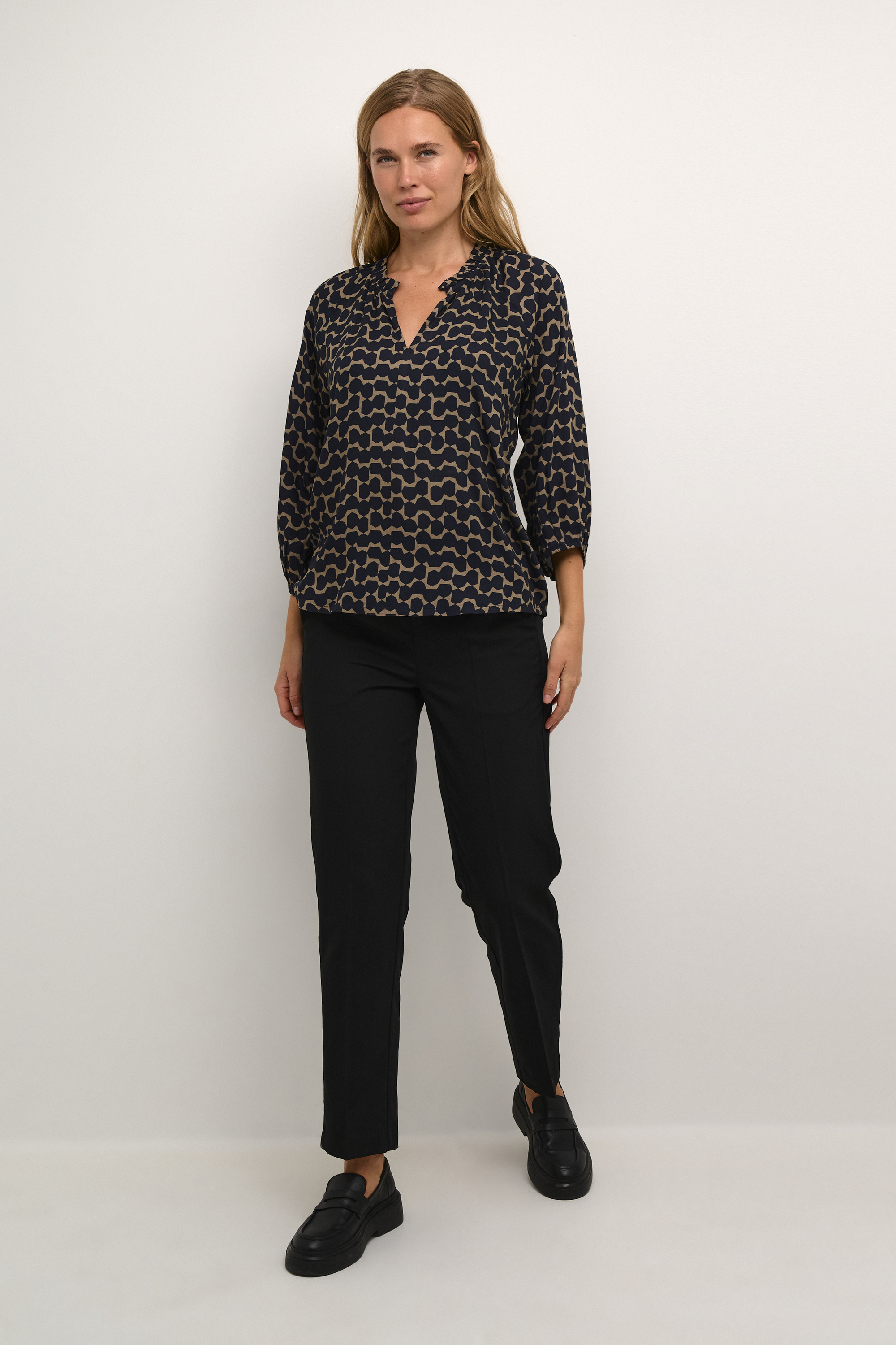 Bluse mit langen Ärmeln Reguläre Passform Mitternacht/ Sand Grafik Punkt dark blue Image