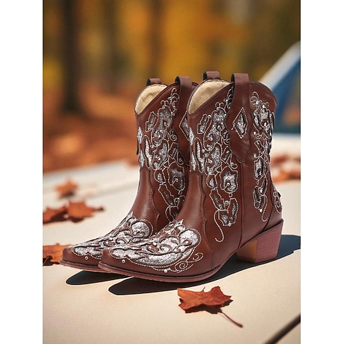 dunkelbraune kurze Western-Cowboystiefel für Damen mit weißen Stickmustern, spitzer Zehenpartie und niedrigem Absatz für Country-Tanz und Freizeitoutfits Image
