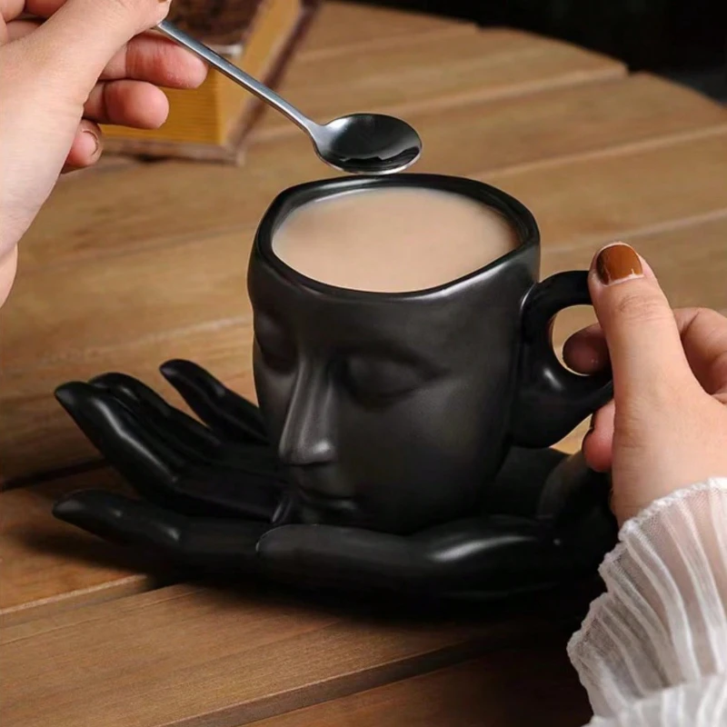 Keramik-Tassen- und Teller-Set, kreative abstrakte Kunst-Tasse und Teller, geeignet für den täglichen Gebrauch mit handgehaltenem Kaffeetasse und Teller Image