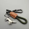 Accessori per la decorazione del motociclo e portachiavi per auto Portachiavi in metallo con corda intrecciata in pelle singola Ciondolo per borsa Piccolo regalo