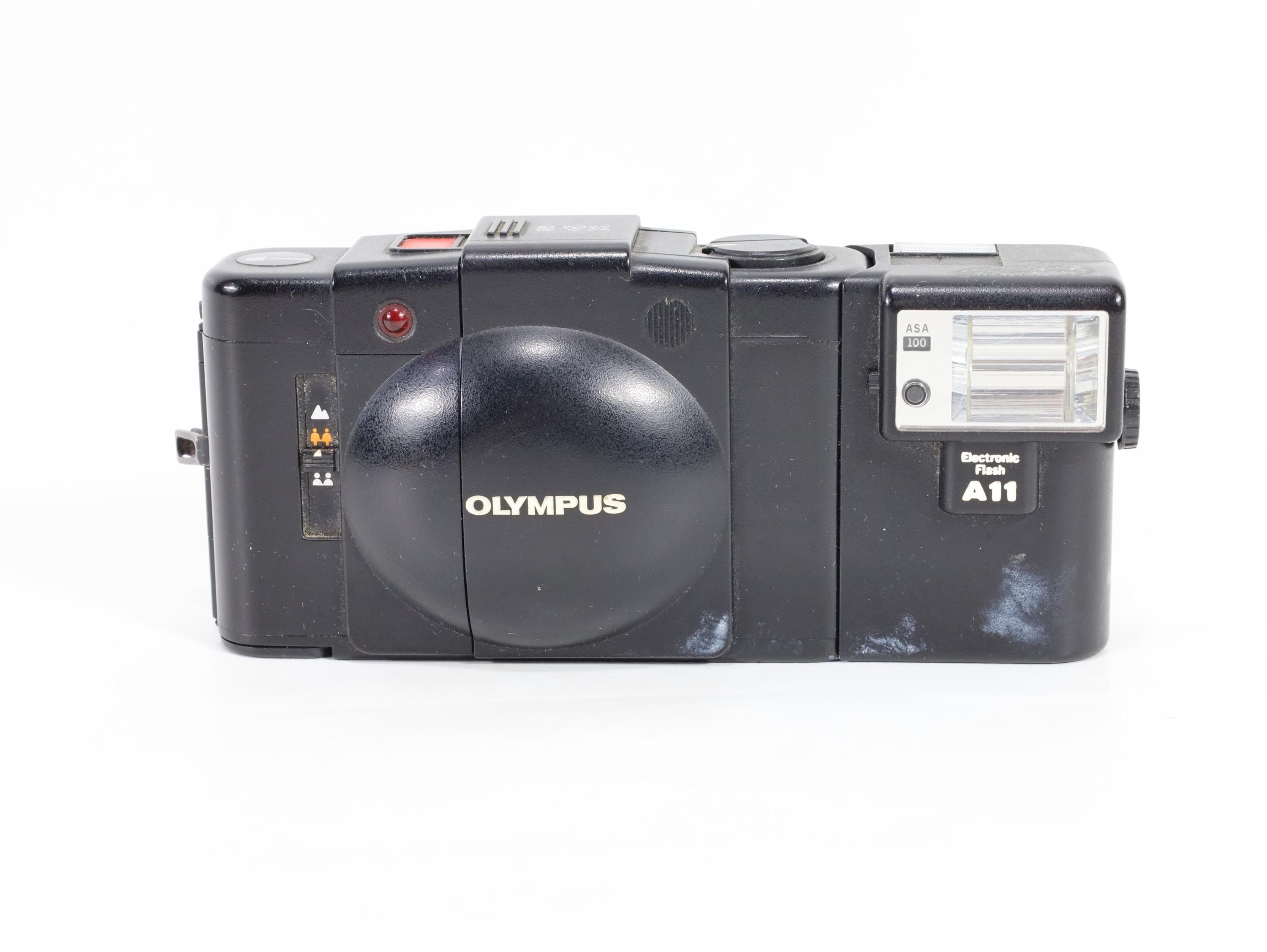 Fotocamera a pellicola Olympus XA 2 / Fotocamera a pellicola compatta / Obiettivo Zuiko 35 mm / Fotocamera compatta / Fotografia vintage / Compagna di