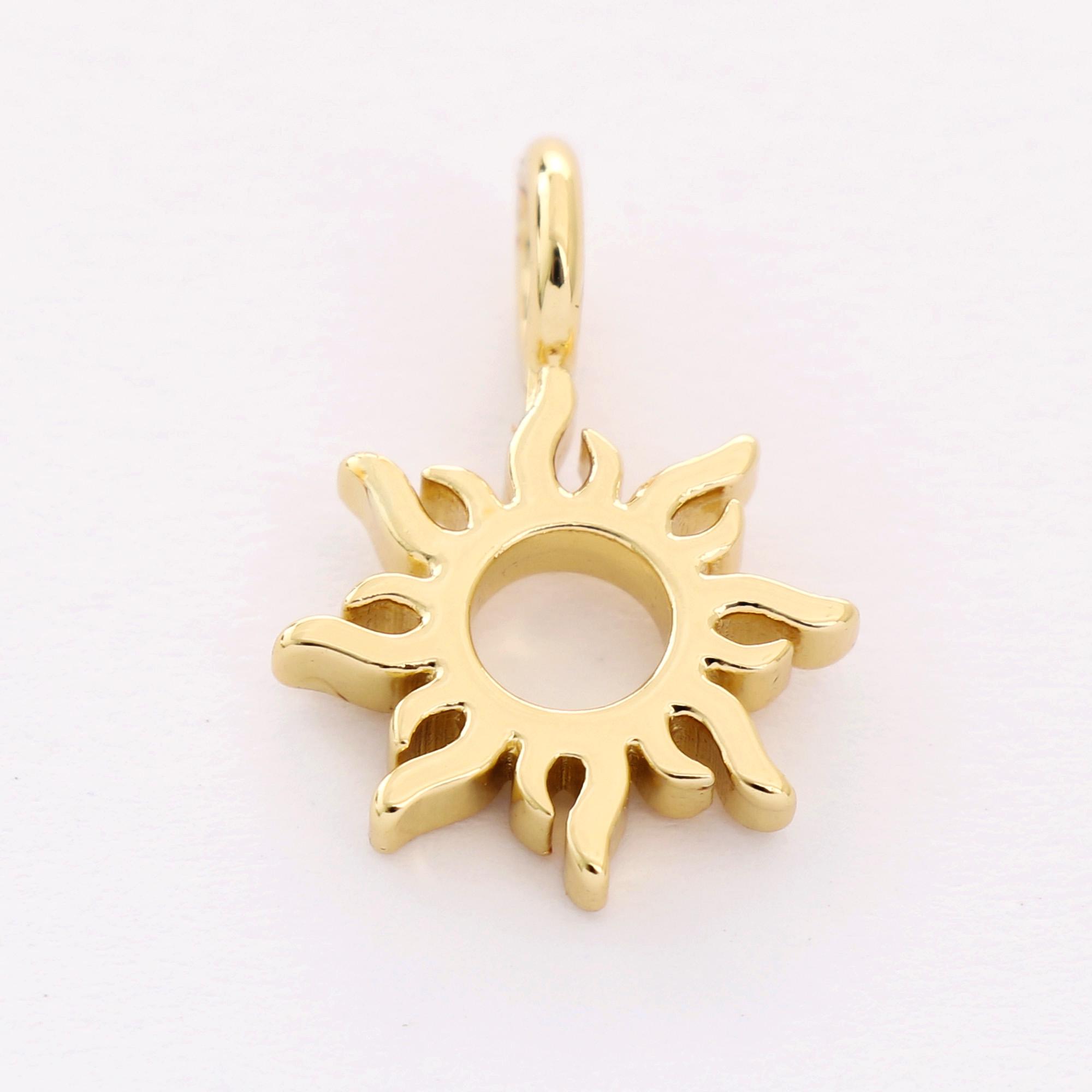 Ciondolo sole placcato oro 18K senza nichel, ciondolo iniziale in oro, ciondolo cerchio in vermeil, ciondolo stella con pavé di cz, alta qualità