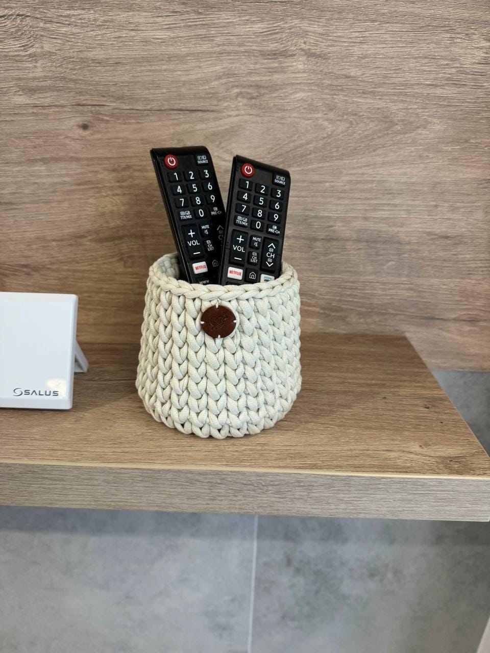 Supporto porta telecomando TV, cestino rotondo all'uncinetto, porta occhiali, piccolo cestino portaoggetti, organizer da comodino, portaoggetti da com