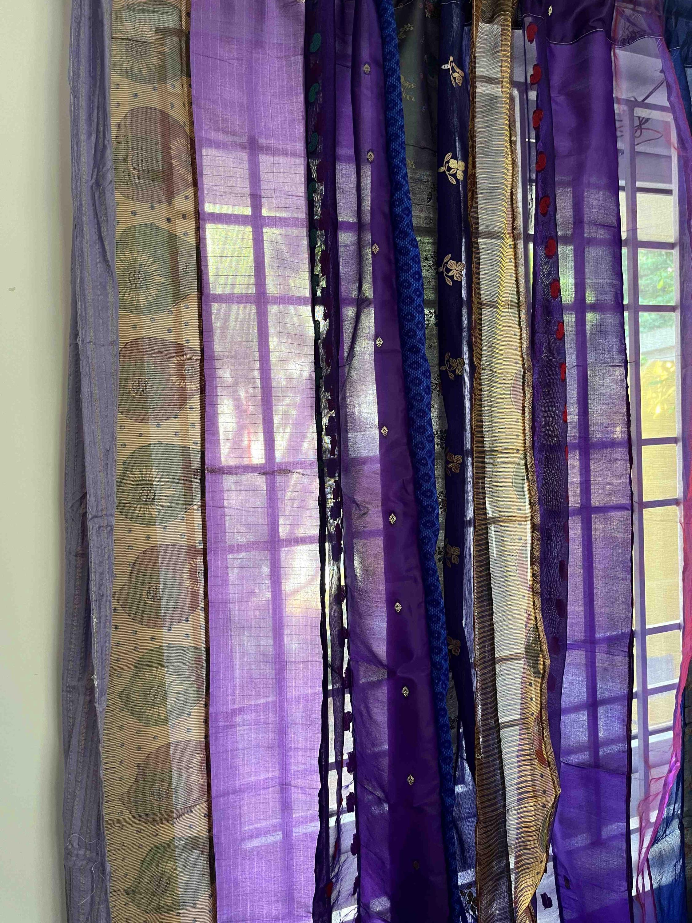 Tende da sari viola, tende da sari riciclate fatte a mano con strisce da sari, tende trasparenti hippie per finestre e porte, decorazioni per la casa