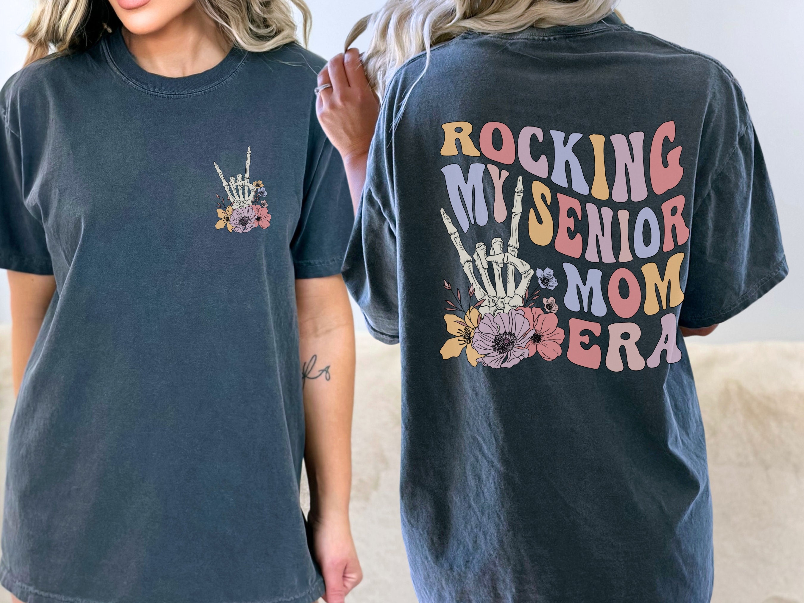 "Maglietta \"In My Senior Mom Era\", maglietta \"Rocking My Senior Mom Era Comfort Colors\", Senior Mom 2024, magliette per mamme anziane, maglietta regalo"