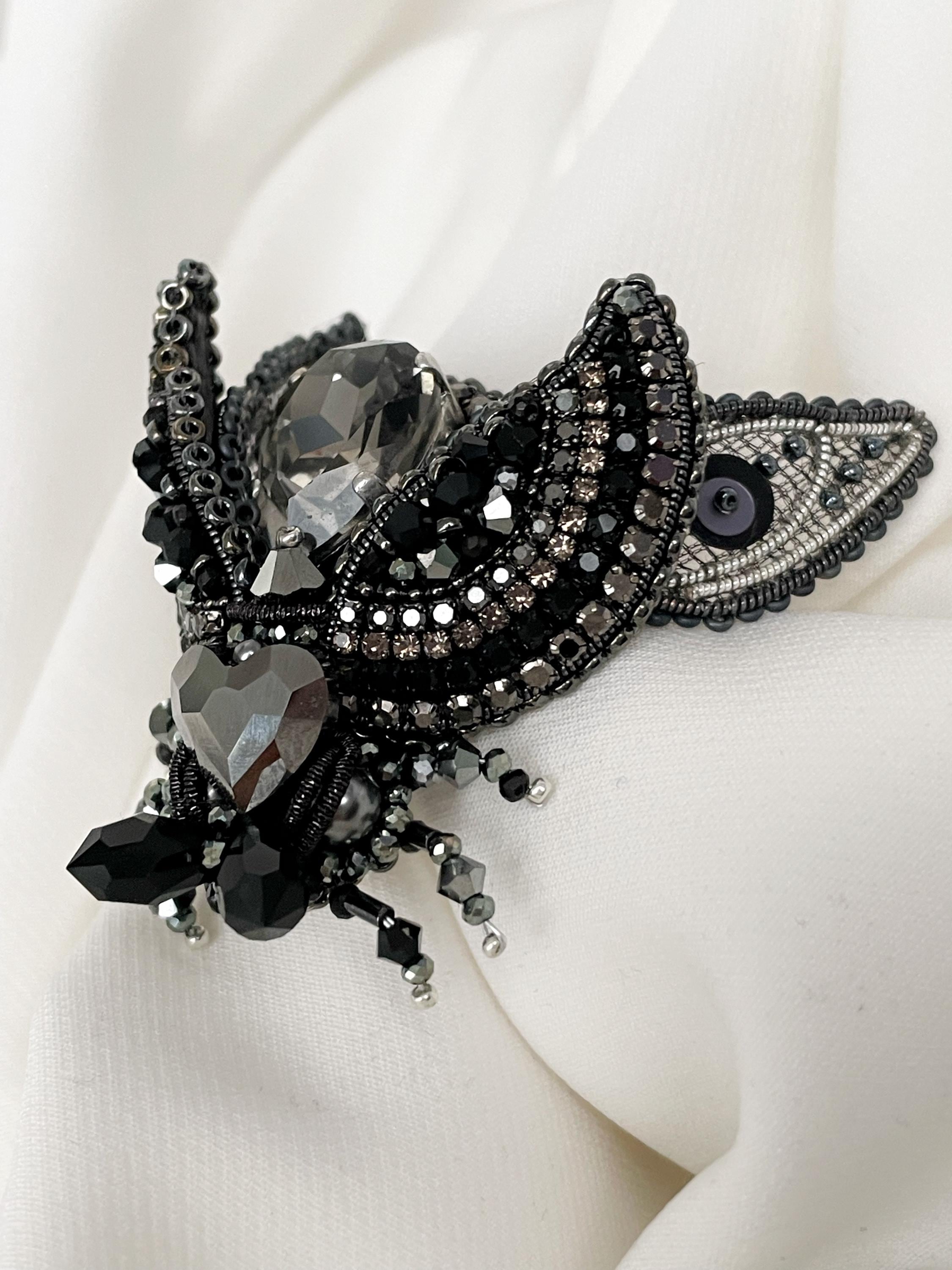 Spilla nera, spilla a forma di scarabeo, spilla a forma di scarabeo con perline, spilla a forma di insetto, spilla di lusso, spilla con perline, spill