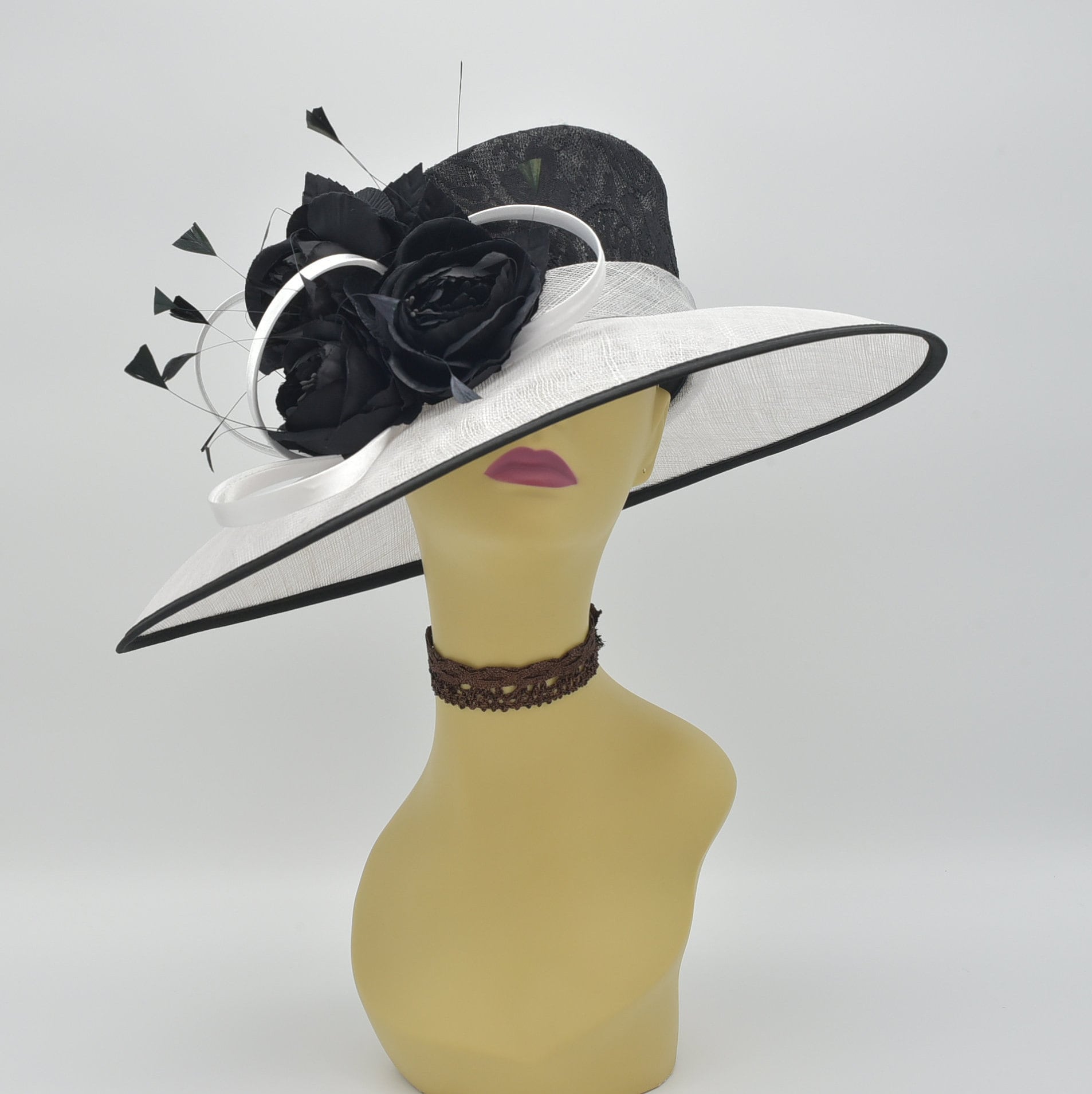 M101 (bianco/nero) Cappello da Kentucky Derby, cappello da chiesa, cappello da matrimonio, cappello pasquale, cappello da festa del tè Cappello in piz