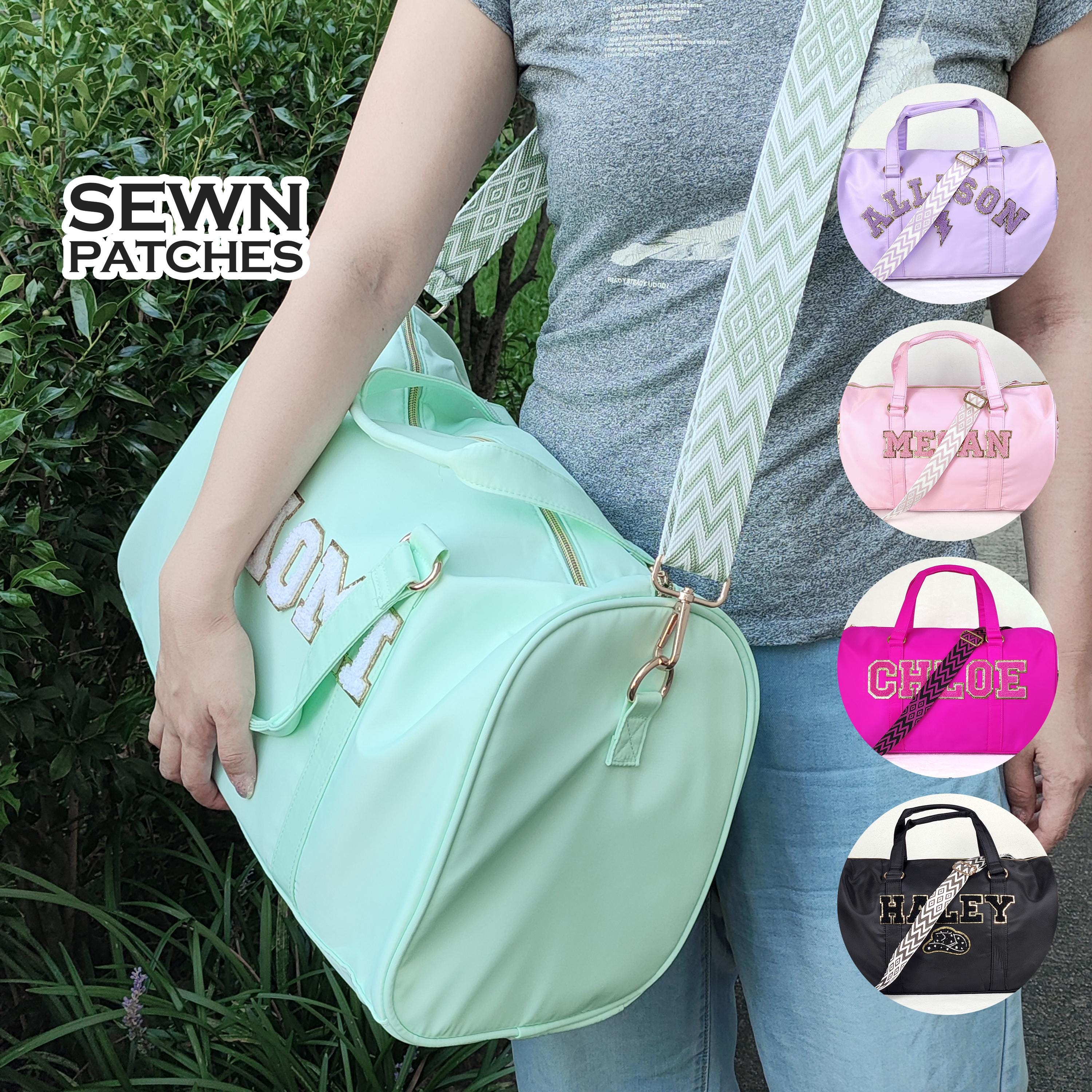 Borsa da viaggio personalizzata in nylon con tracolla intrecciata, toppa con lettera in ciniglia cucita, borsa da viaggio personalizzata per palestra,