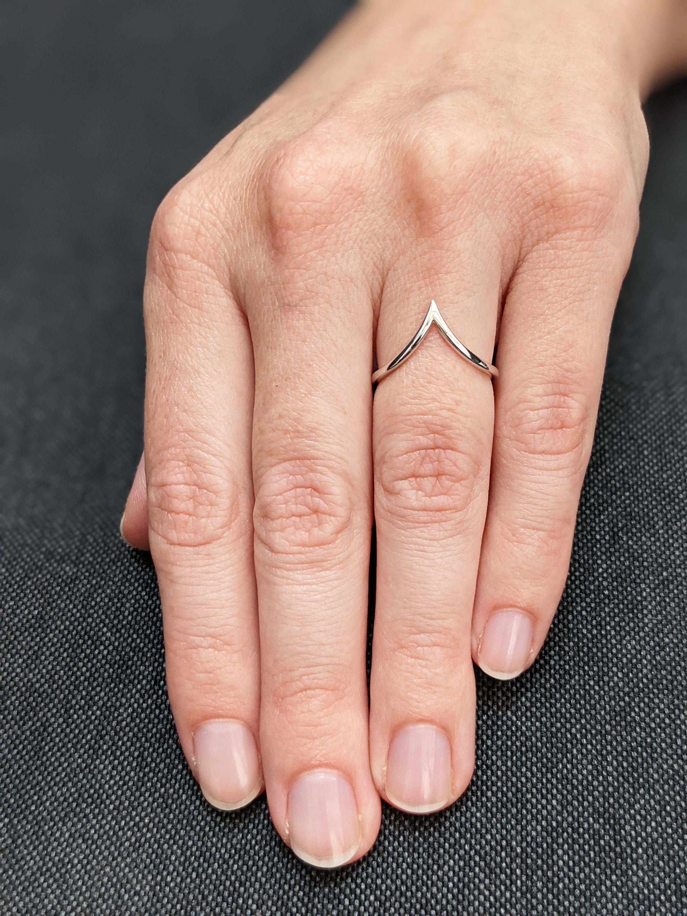Anello a V, anello a zig-zag, anello a V in oro, anello per il pollice, anello per nocche, anello impilabile, gioielli a V, anello a zig-zag in oro, a