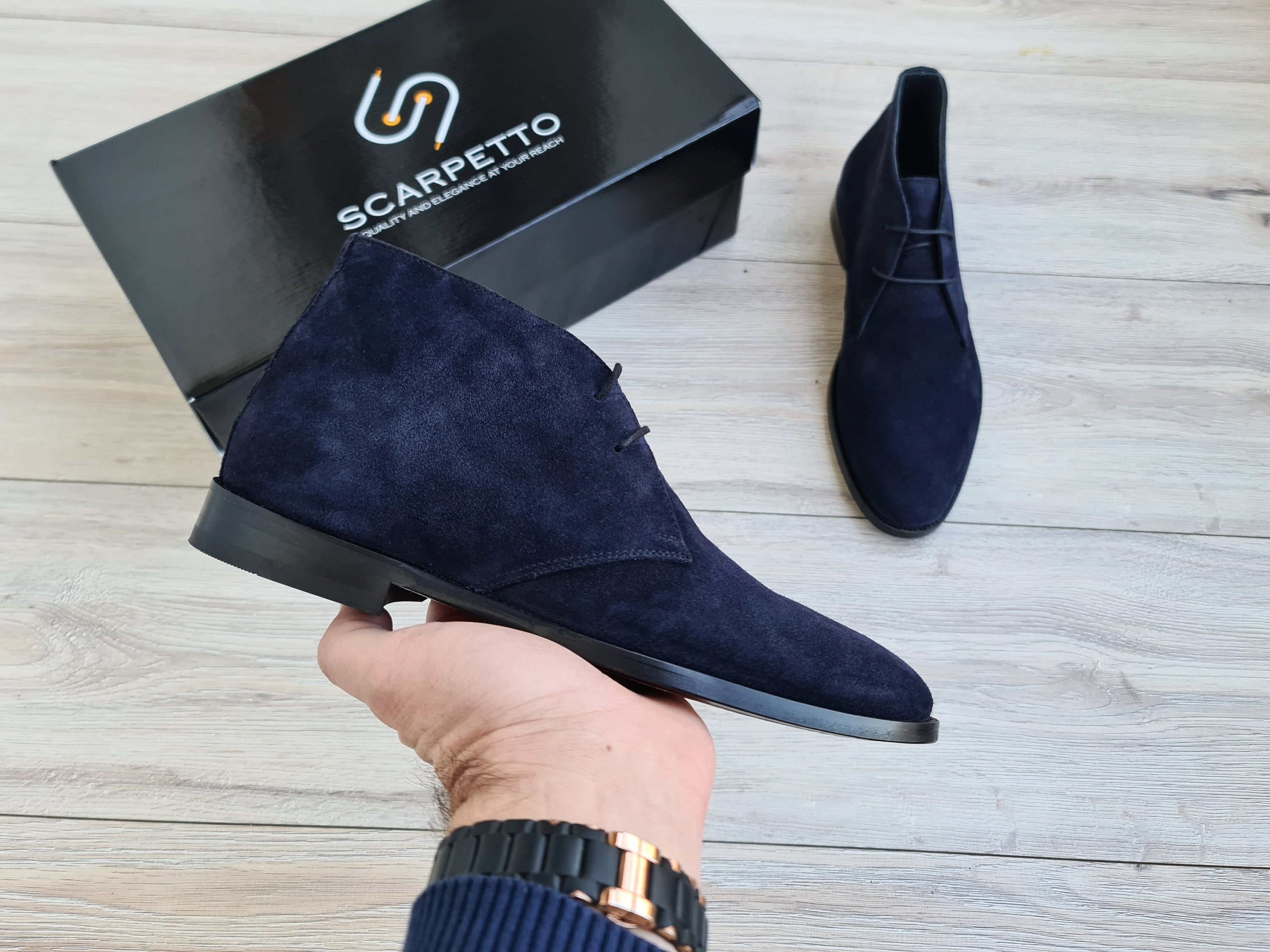 Stivaletti Chukka in pelle scamosciata blu navy: stivaletti Derby in pelle realizzati a mano
