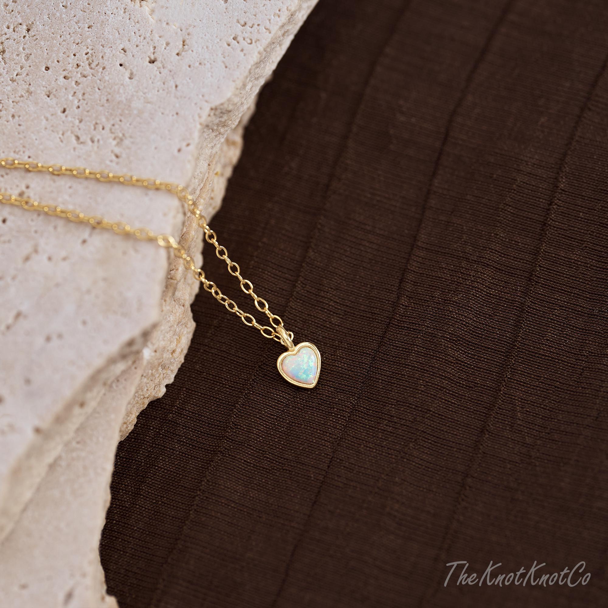Delicata collana con ciondolo a forma di cuore in opale in argento, collana con ciondolo a forma di cuore, collana in argento sterling, collana in oro