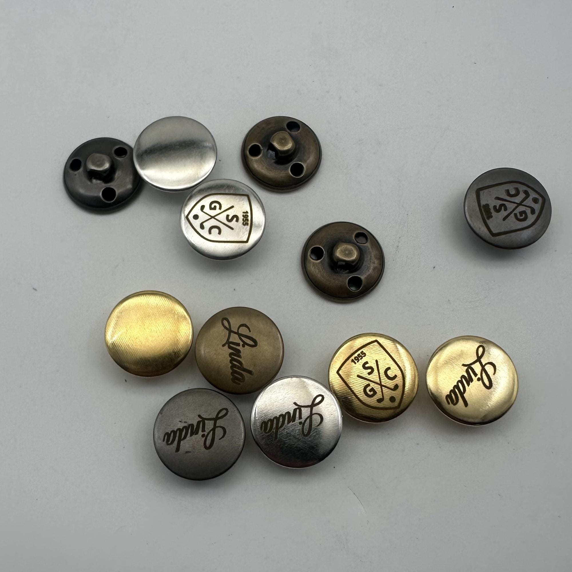 Bottoni da cucito in ottone con logo personalizzato, bottoni per abbigliamento, bottoni con gambo, bottoni con design personalizzato da 20 mm, 4 color