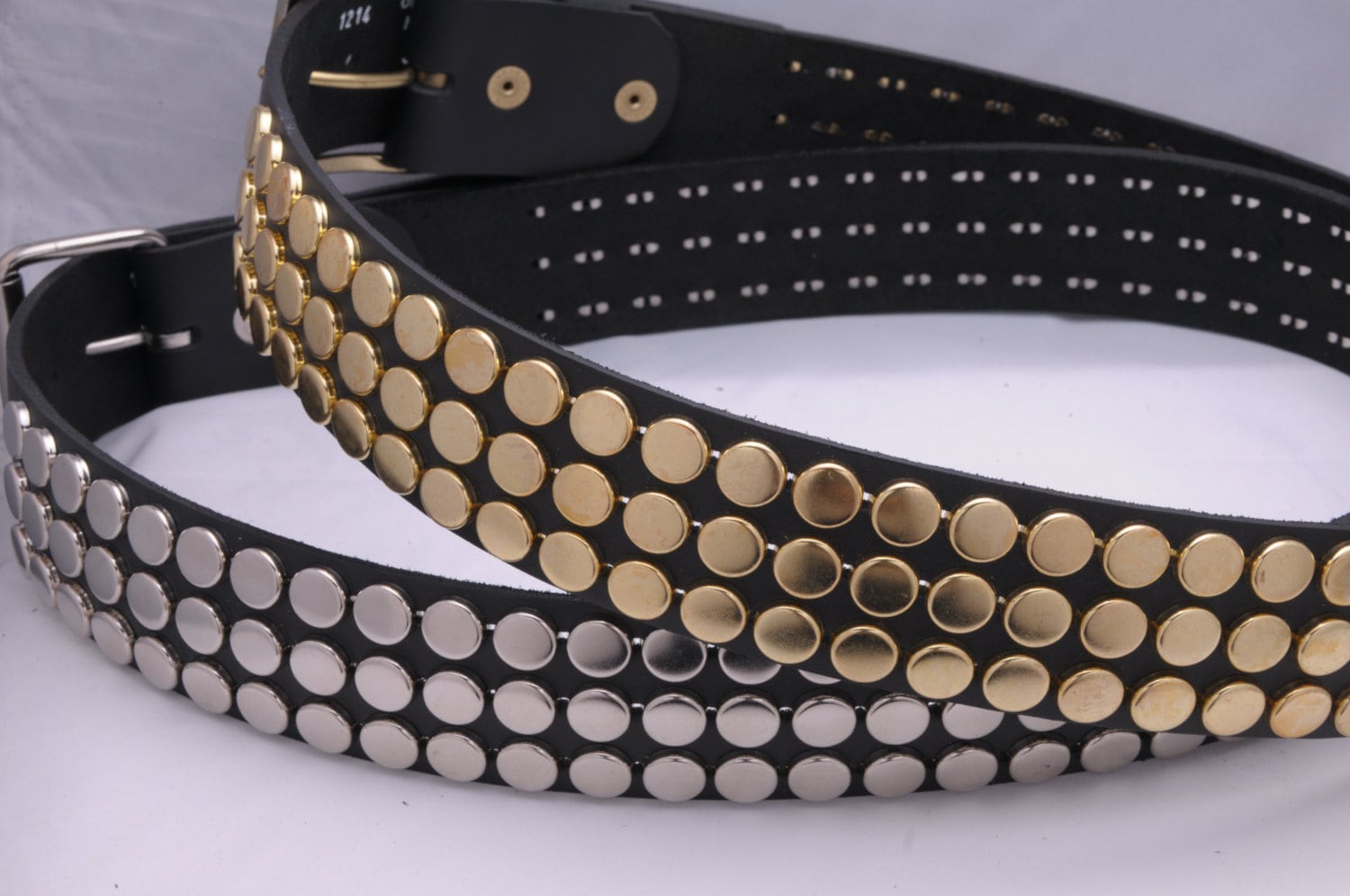 "Materiale vegano Cintura larga 45 mm (1-3/4\") con 3 file di borchie a testa piatta NY77 da 13 mm (1/2\") Argento/Cromo Oro/Oro Borchie appuntite Prodot"