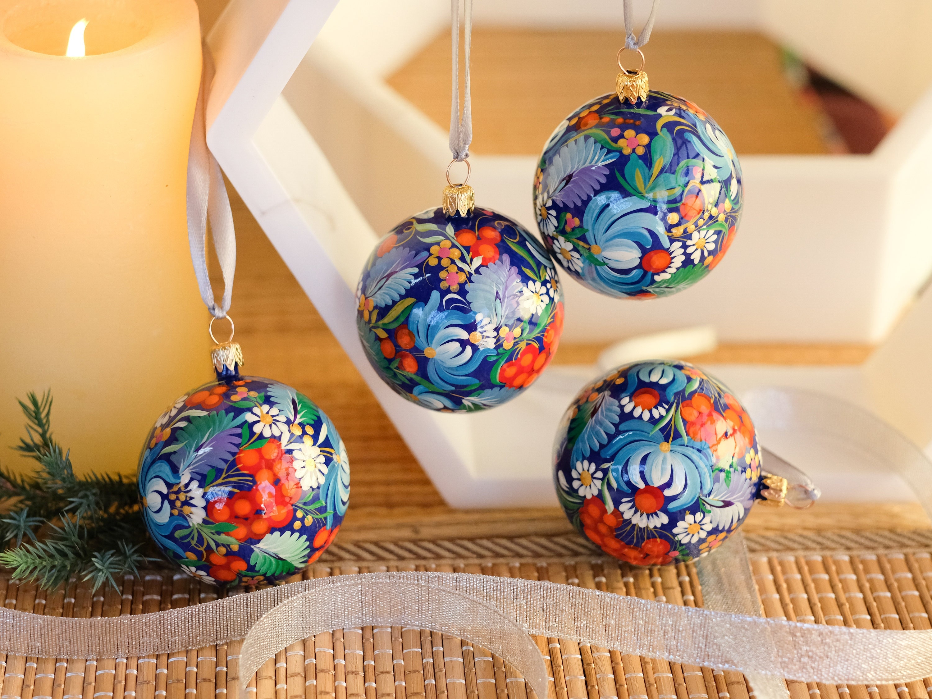 Set di ornamenti natalizi, ornamenti natalizi ucraini dipinti a mano, palline di Natale a forma di fiore blu da 2,4 pollici, set di 4 palline di Natal