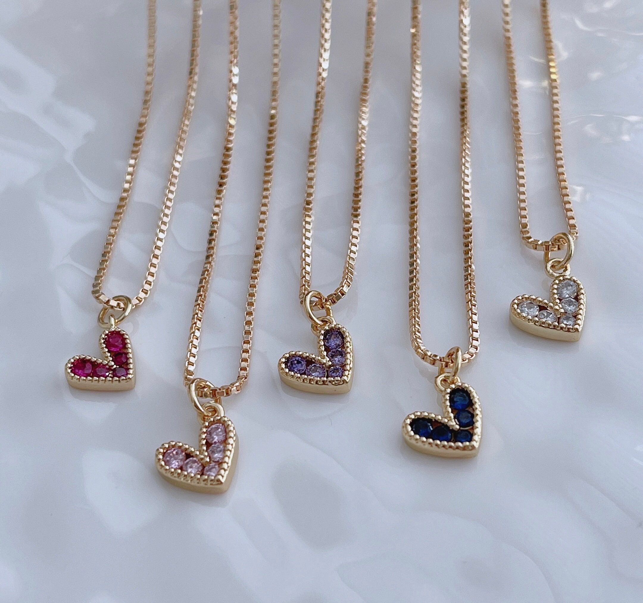 Collana a forma di cuore, collana a forma di cuore in oro, collana dell'amore, collana damigella d'onore, collana minimalista, gioielli a forma di cuo