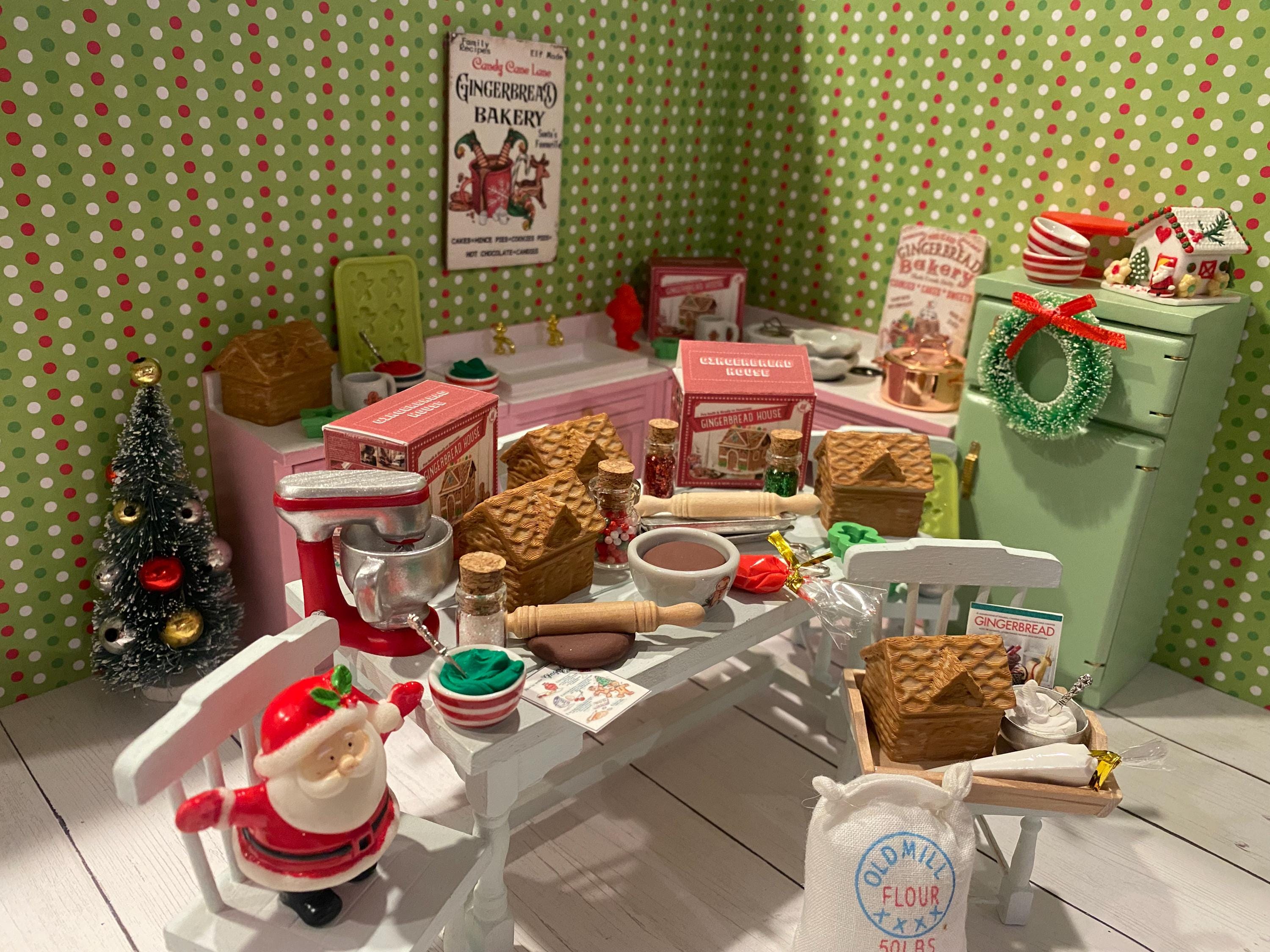 Kit per casetta di pan di zenzero in miniatura, casetta di pan di zenzero in scatola per bambole, scala 1:12, formine per biscotti, farina, accessori