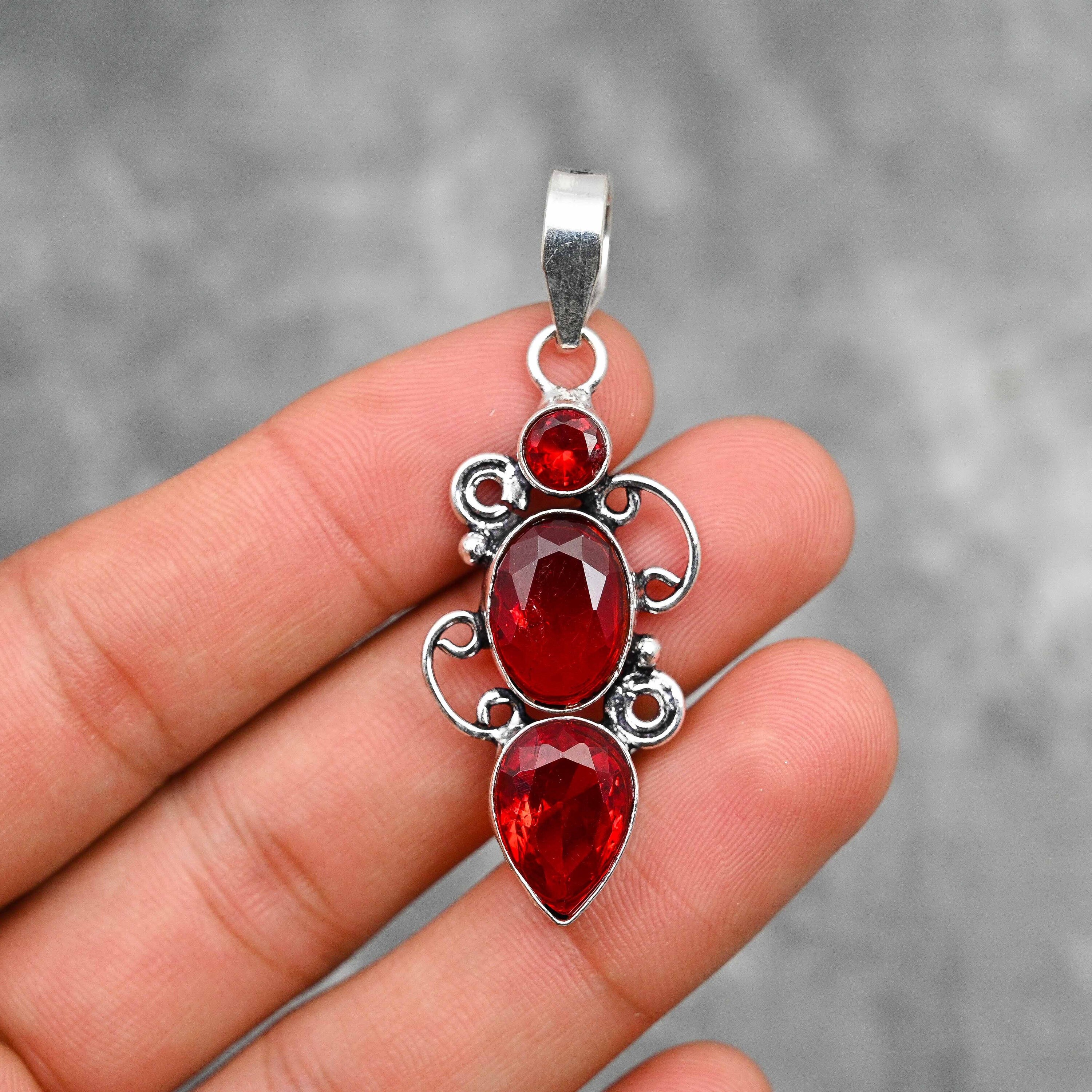 Ciondolo in granato, ciondolo in argento sterling 925, ciondolo con pietra preziosa in granato, gioiello fatto a mano, collana con ciondolo in granato