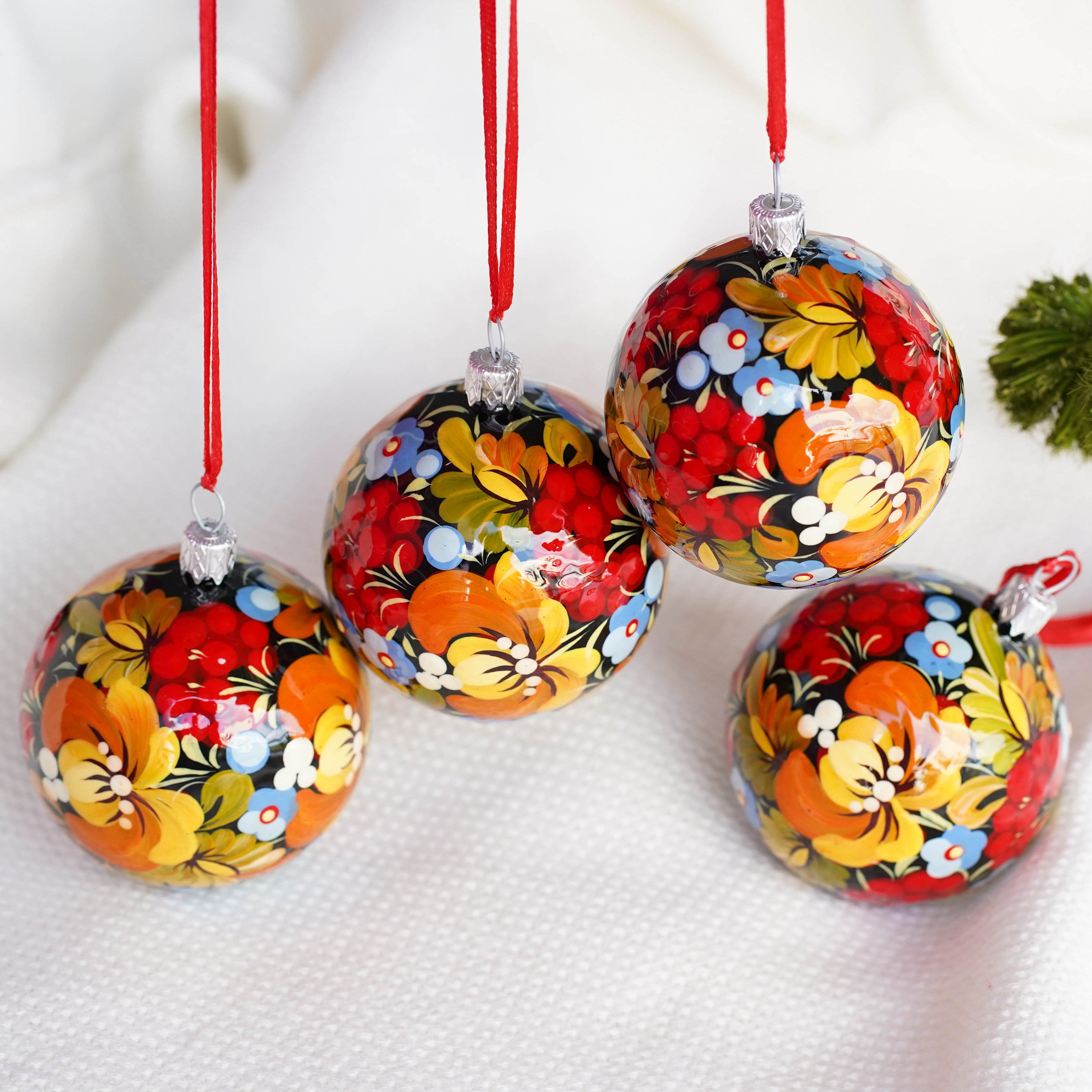 Set di 4 ornamenti natalizi dipinti a mano, ornamenti natalizi ucraini fatti a mano da 2,4 pollici, set di ornamenti per l'albero di Natale Petrykivka