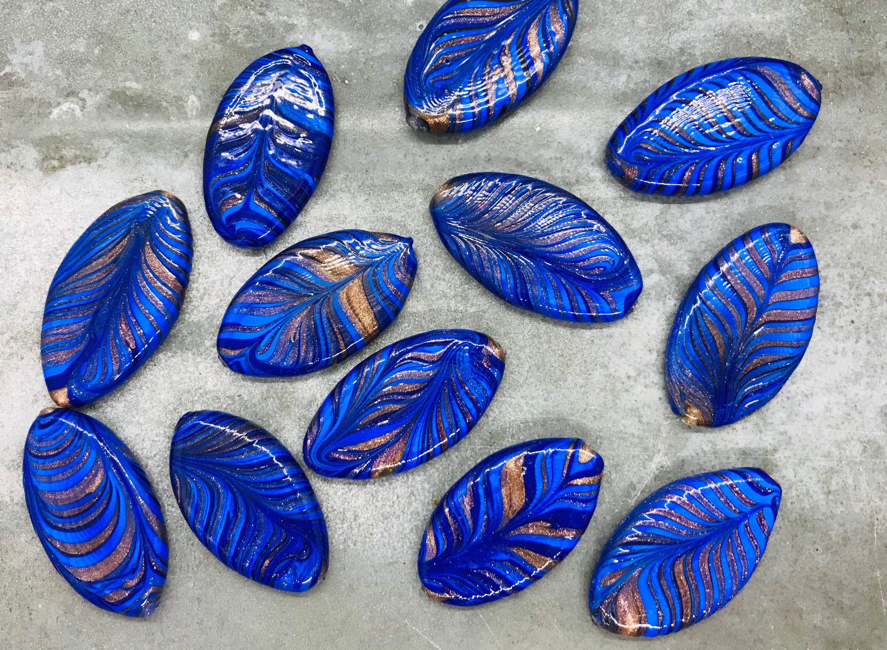 2 perle in vetro di Murano, perle di piume veneziane con avventurina, perle vintage in vetro di Murano per gioielli, perle decorate a mano per orecchi