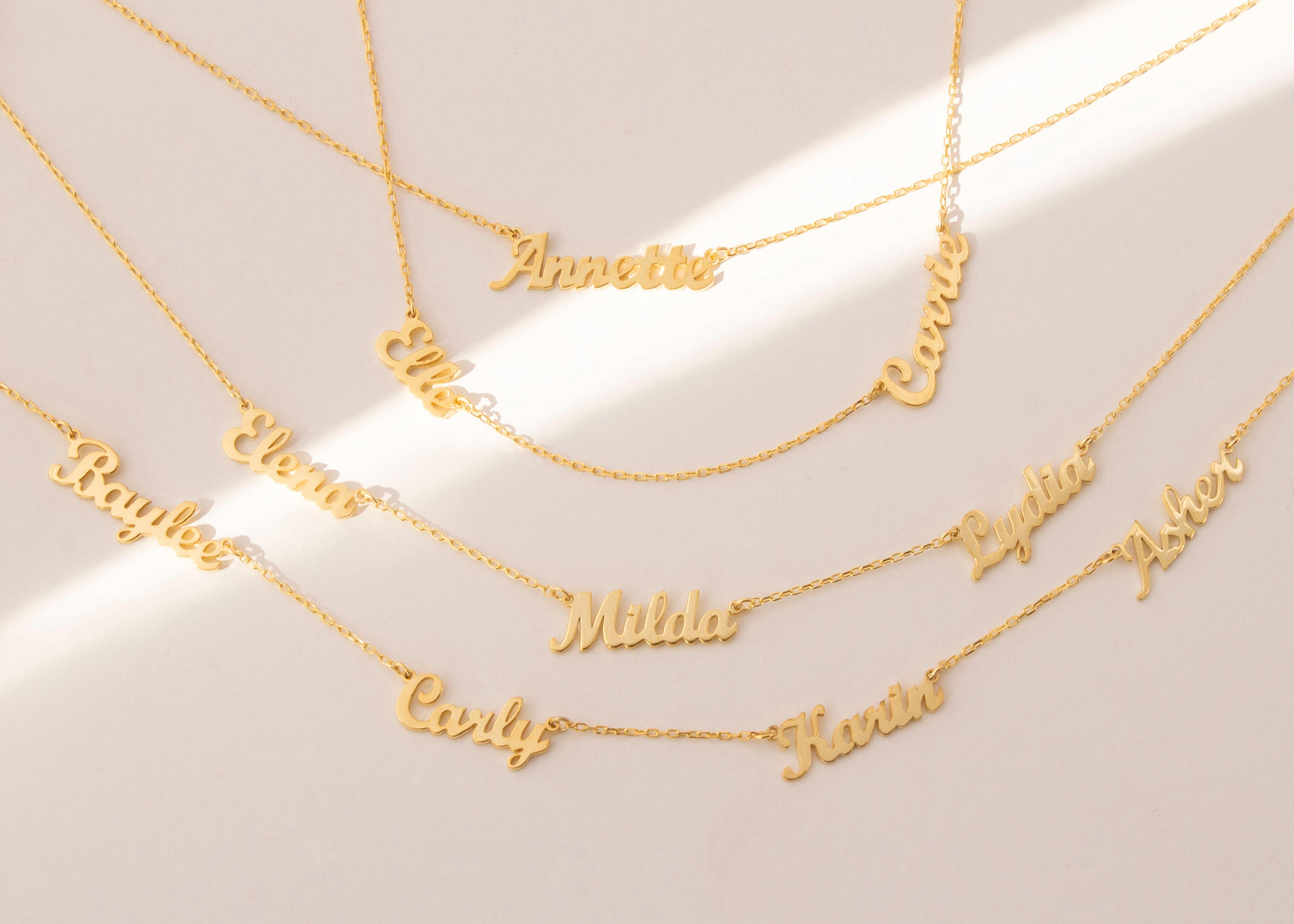 Collana mini nome in oro massiccio 14k - Collana nome - Collana nome oro - Collana nome minuscolo - Nome gioielli - Personalizza regali - Regalo per l