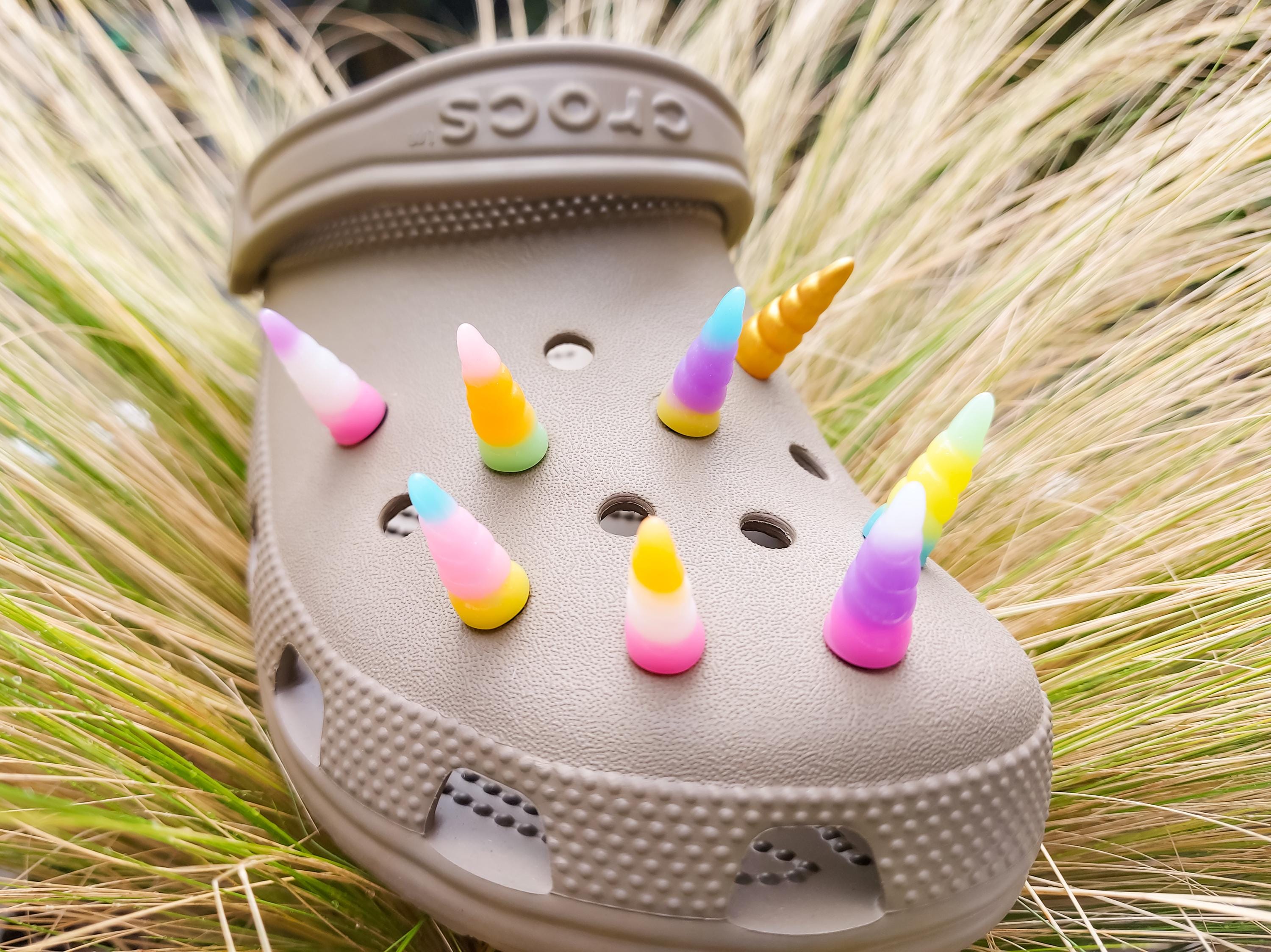 Ciondoli per scarpe a forma di corno di unicorno / Fermagli per scarpe color arcobaleno pastello