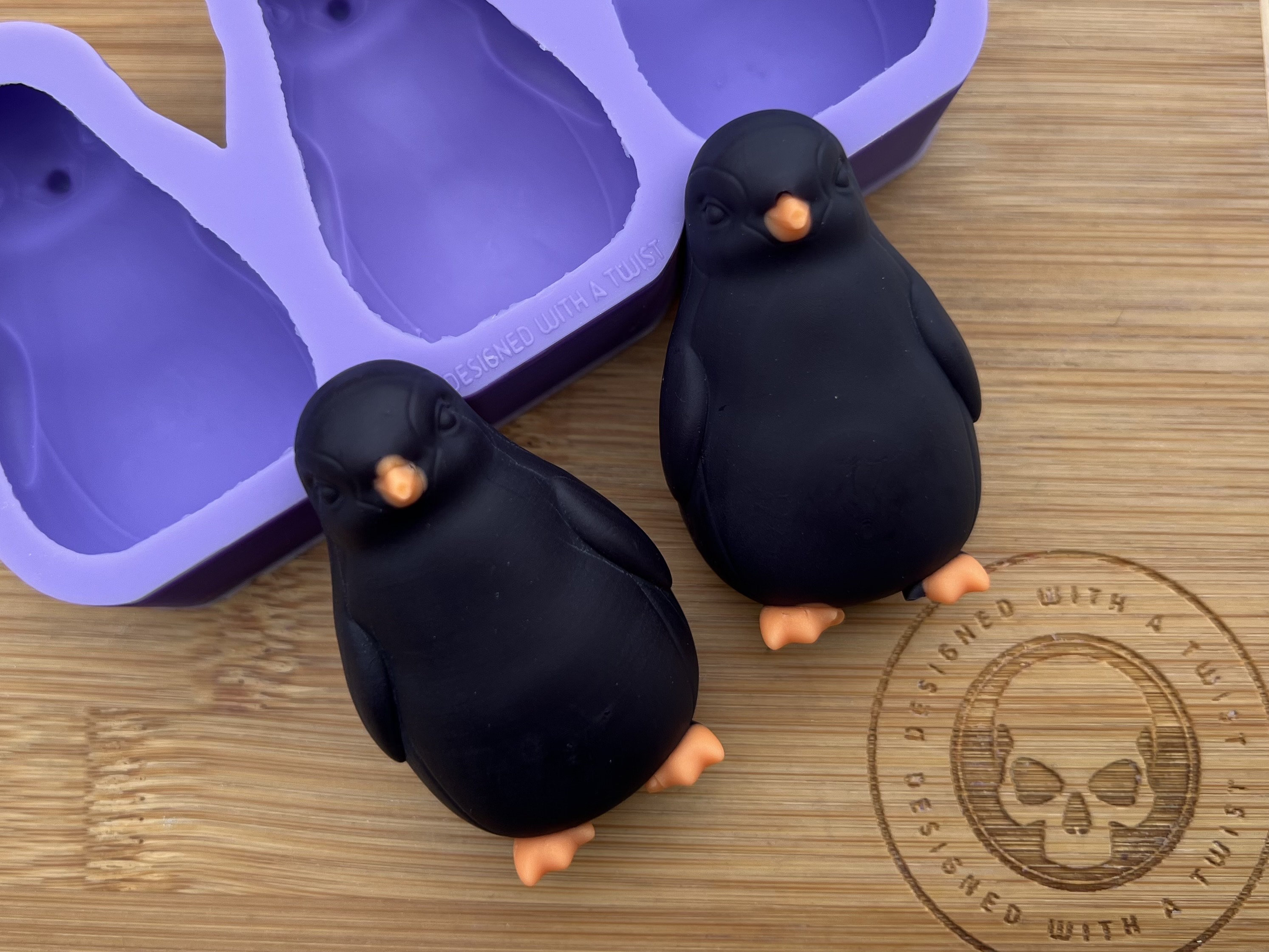Stampo in silicone a forma di pinguino per cera fusa. Stampo in silicone a forma di uccello per cera fusa. Stampo in silicone a forma di pinguino.