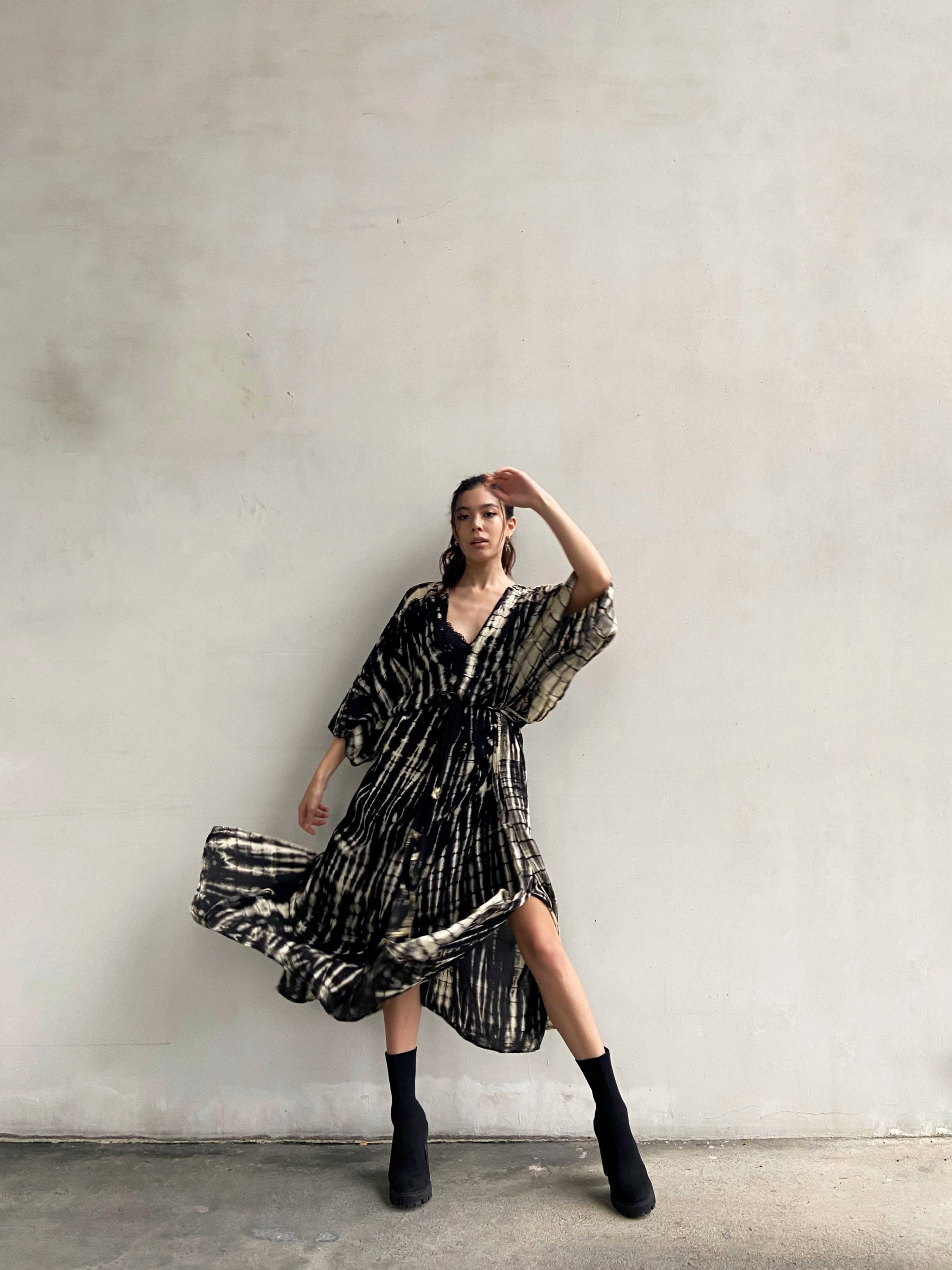 Caftano tie-dye fatto a mano, Caftano lungo, Caftano oversize, Caftano maxi nero, Abito tie-dye, Caftano boho, Caftano taglie forti, Copricostume, reg