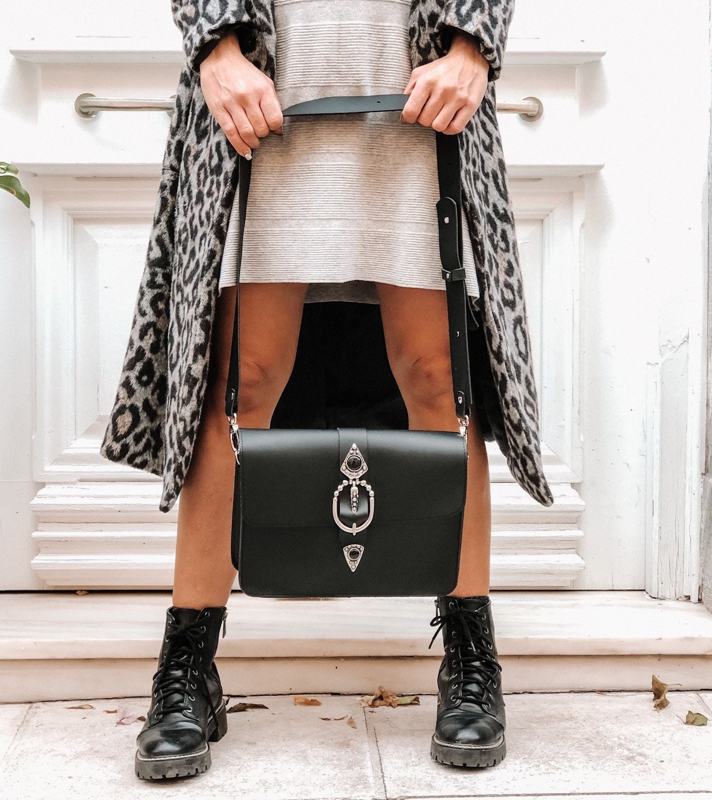 Borsa a tracolla Boho, borsa a tracolla in pelle da donna, borsa a spalla nera, borsa a mano in pelle pieno fiore, pelle pieno fiore, regalo per lei.