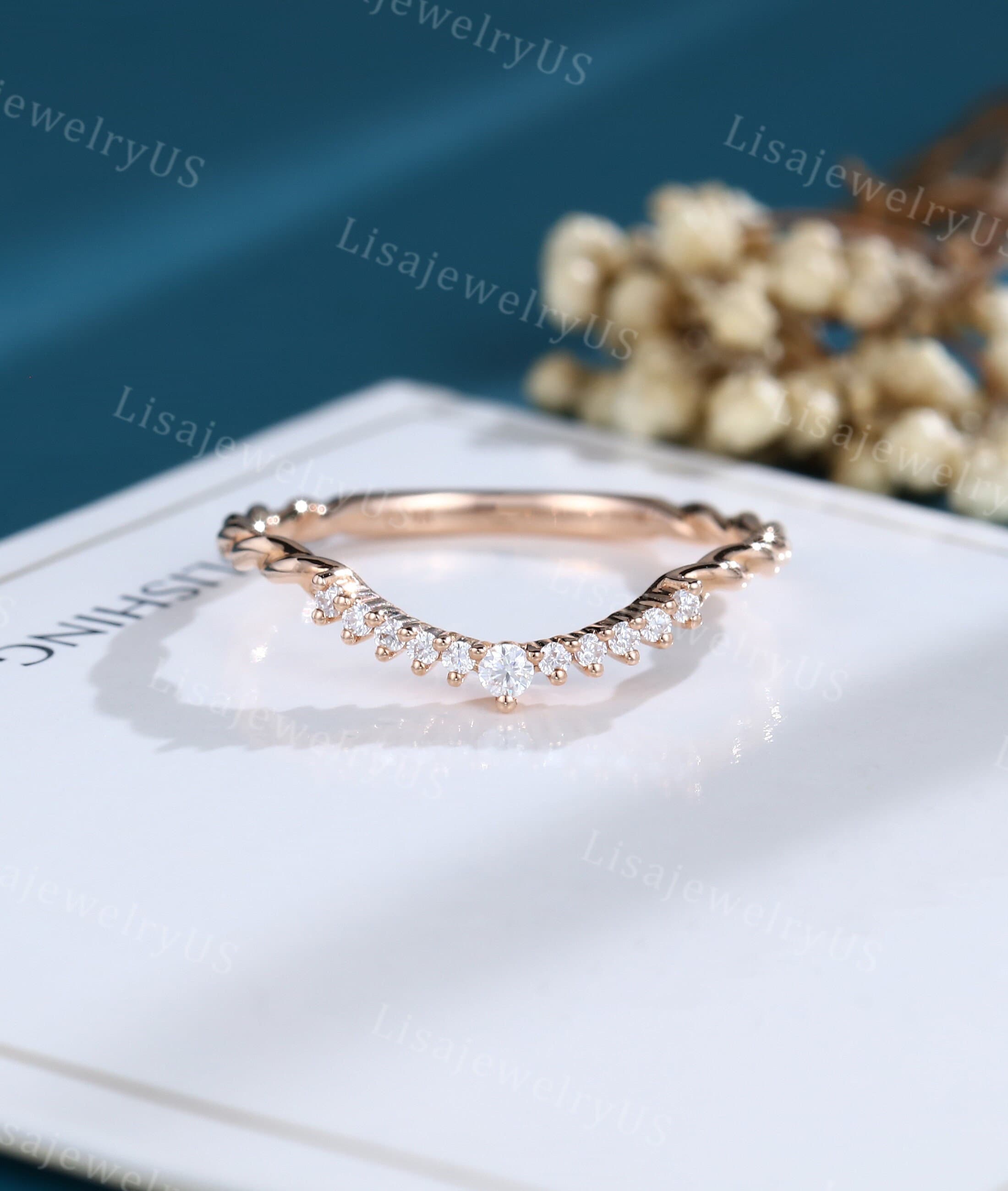 Fede nuziale curva con moissanite, fede nuziale in oro rosa, fede nuziale vintage, fede nuziale unica con diamanti impilabili, fede nuziale intrecciat