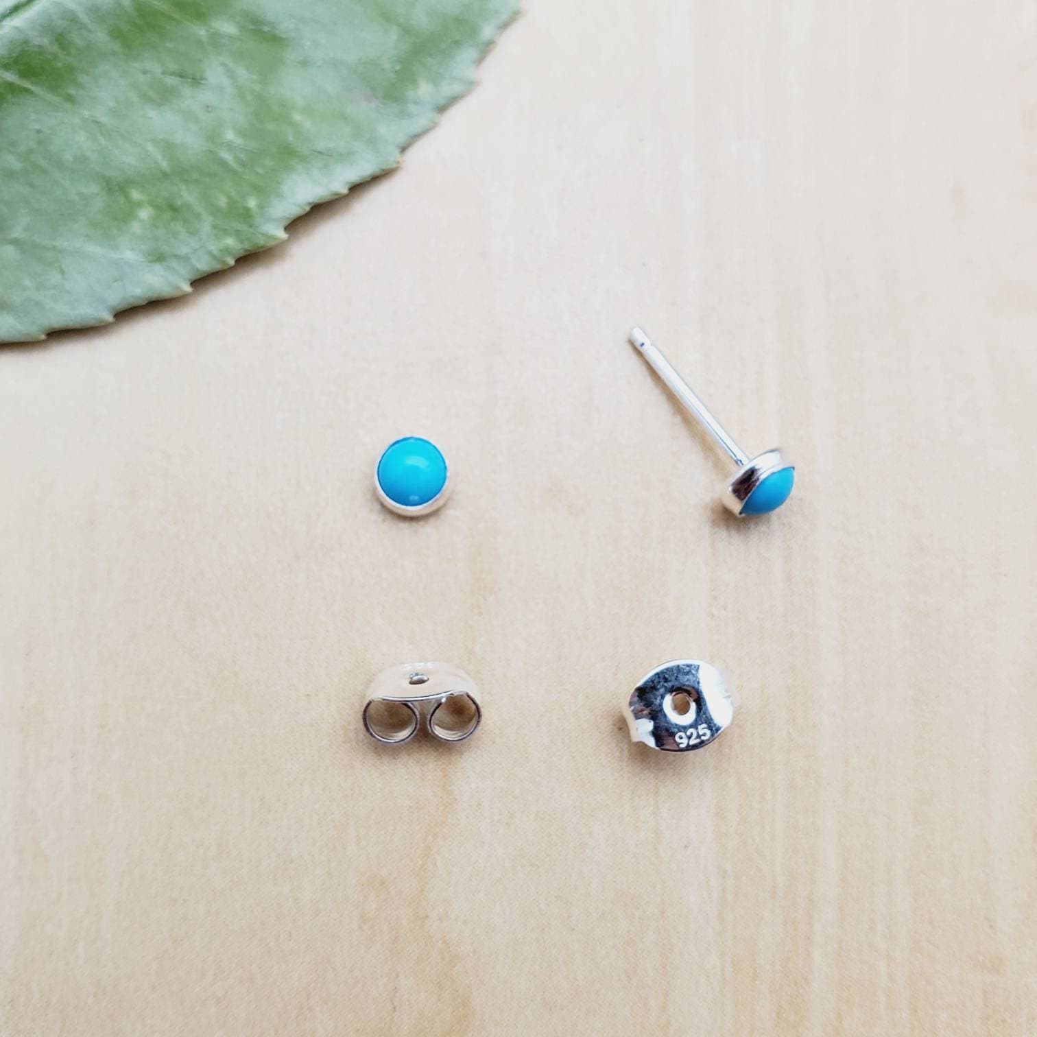 SoCute925 Piccoli orecchini a perno in turchese da 4 mm / Piccoli orecchini a perno / Perni in argento / Orecchini a perno in argento sterling / Perni