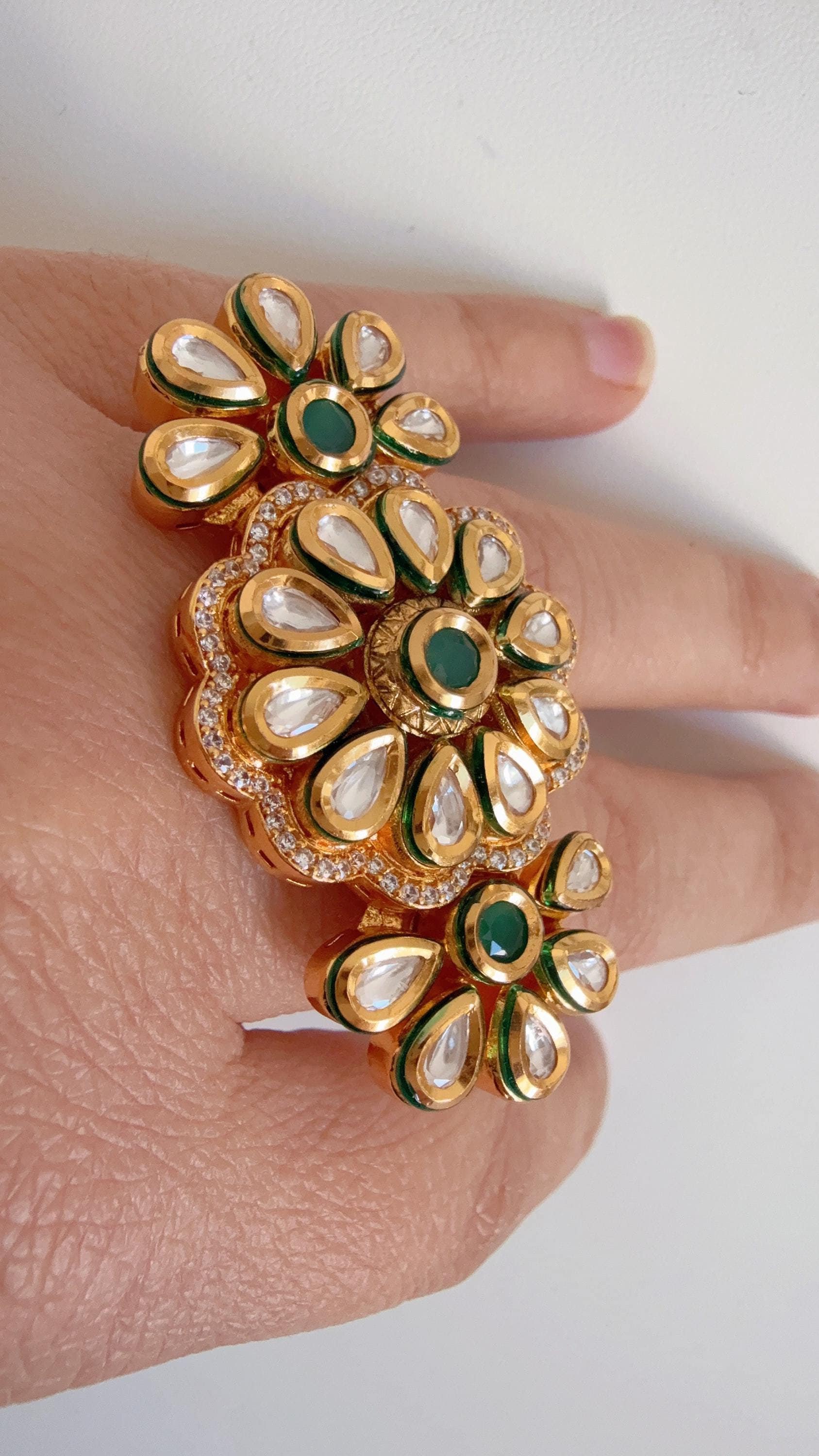 Anello oversize Vidya Bridal Kundan Moissanite kundan/anello nuziale verde/anello importante Kundan a due dita/anello Kundan a due dita