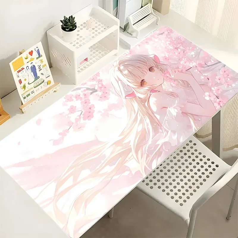Anime Schreibtischunterlage C-Chobits Chii Laptop rutschfestes Mauspad Cartoon Mädchen Teppich Matte Bürozubehör Mauspads Gummi Niedliche Schreibtischunterlage Image