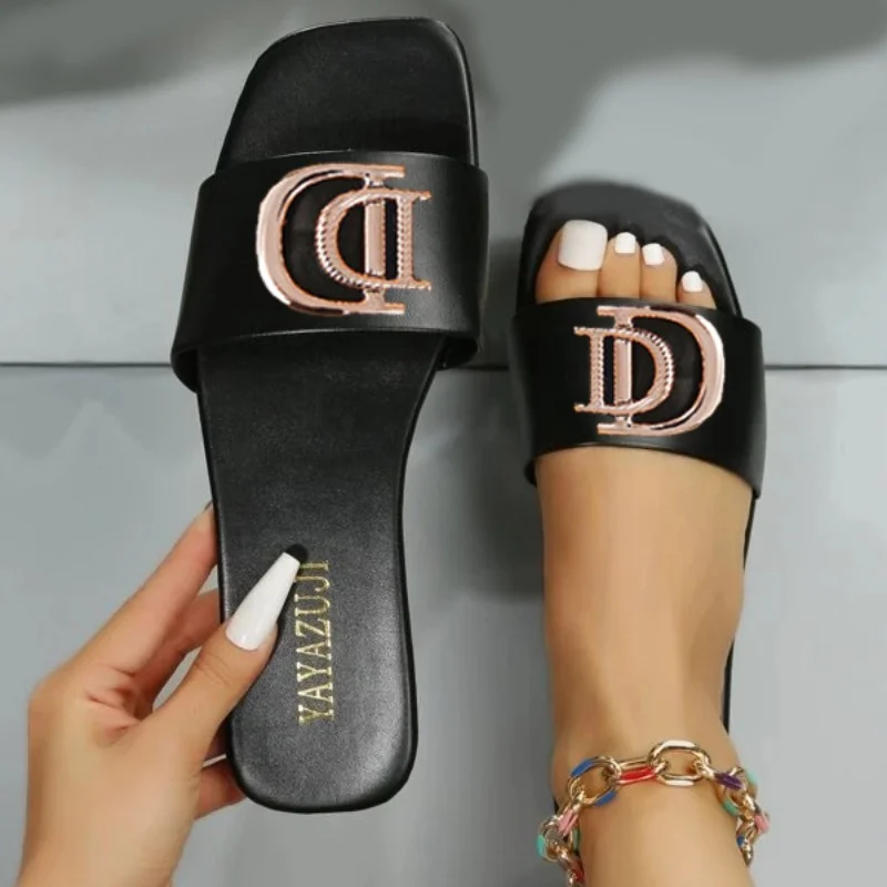 Frauen Luxus Mode Single Band Slides minimalist ische schlichte flache Outdoor-Sandalen Sommer neue Sandstrand Hausschuhe Open Toe Schuh Image