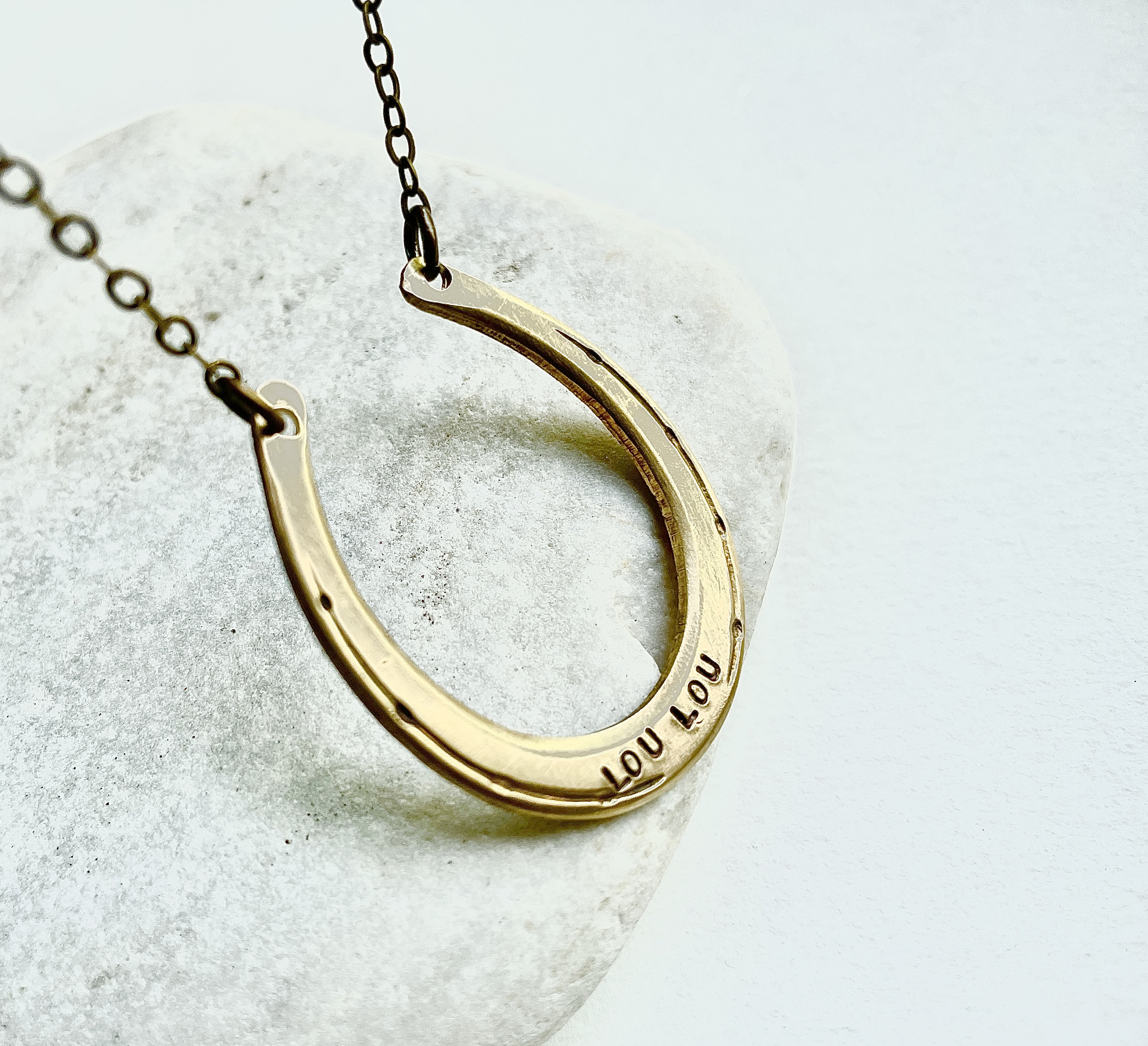 Collana equestre a ferro di cavallo, grande ciondolo a ferro di cavallo, collana con ciondolo a ferro di cavallo in ottone anticato