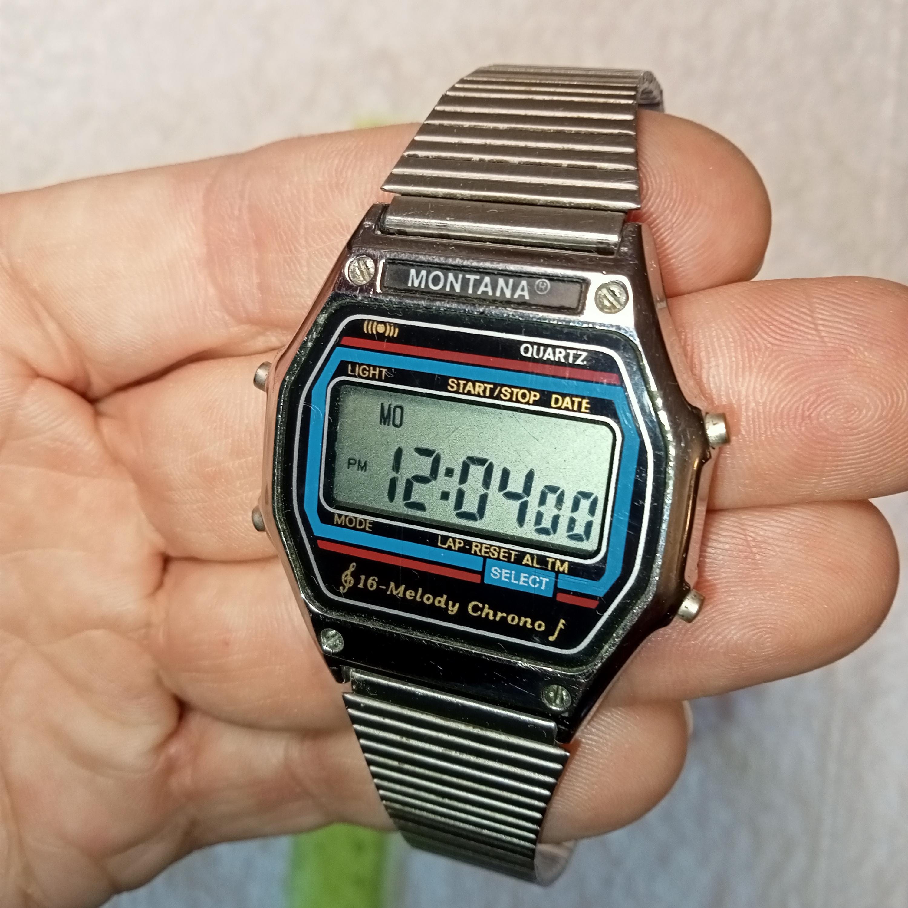 Montana Funktionierende digitale Herrenuhr LCD Armbanduhr 80er Jahre Elektronische Uhr 16 Melodien Quarz Sowjetische Uhr Stahlband Sowjetisches Dekor