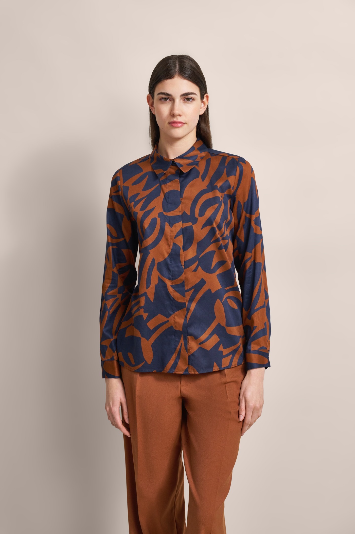 Bugatti Damen Freizeitbluse mit grafischem Print Image