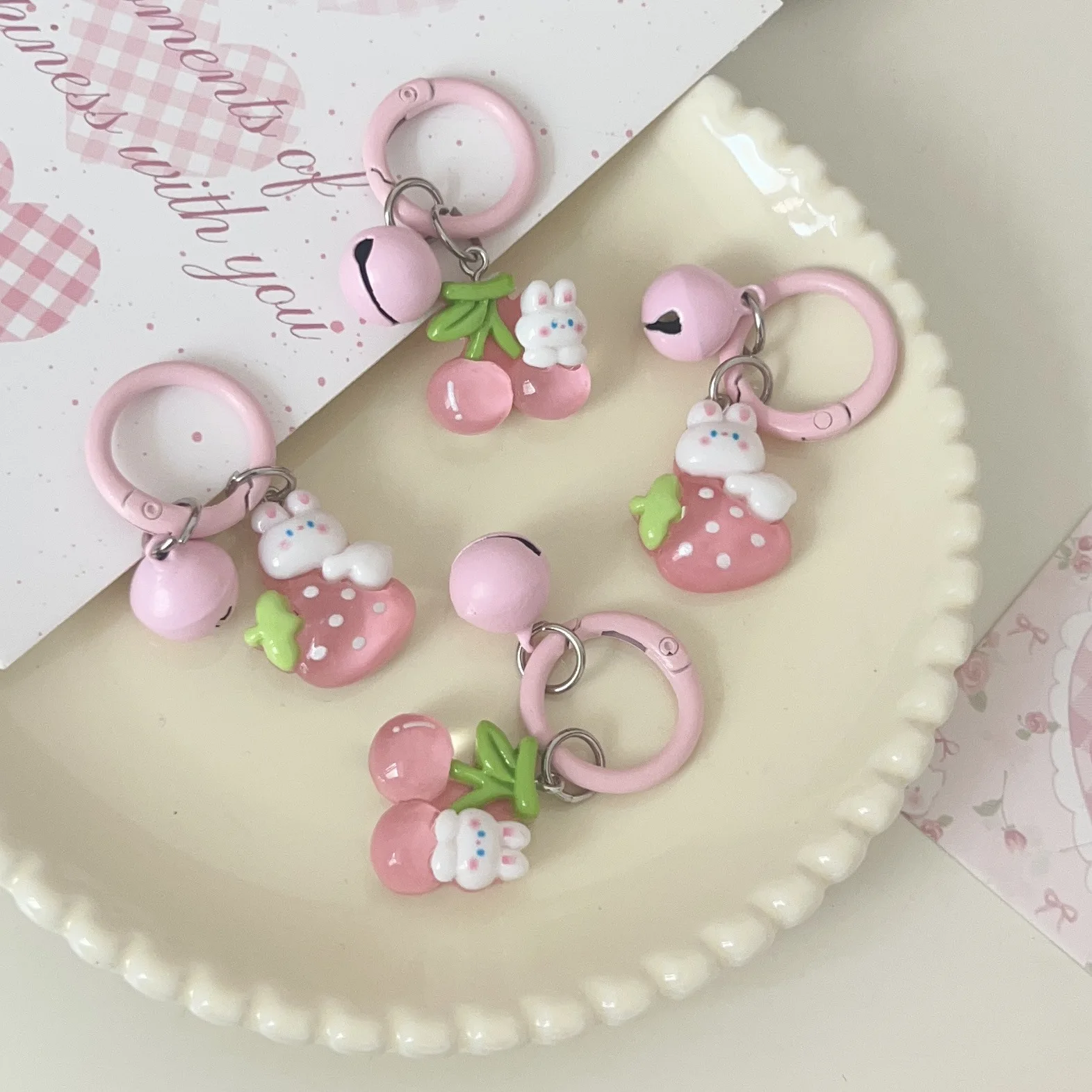 Nette Cartoon Kaninchen Obst Spaß Rosa Schlüsselbund Romantische Mädchen Herz Tasche Anhänger Schlüsselring Für Mädchen Frauen Geschenk Zubehör Image