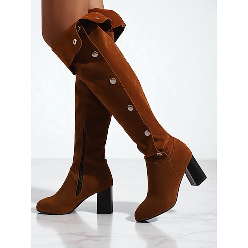 Burgunderrote Overknee-Stiefel aus Wildleder mit Umschlag, Blockabsatz und dekorativen Knöpfen – vielseitiger Herbst Wintermode-Schuhe für stylische Streetwear- und Night-Out-Looks Image