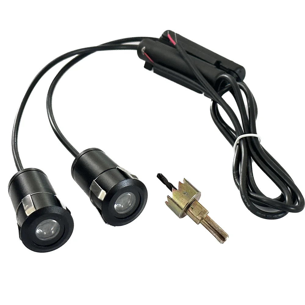 Distintivo universale per portiera dell'auto Logo di benvenuto Luce Proiettore laser Lampade Kit di accessori Logo LED per auto Luce notturna con ombra fantasma
