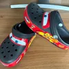 Disney Mcqueens Pixar Cartoon solide wasserdichte Hausschuhe für Erwachsene, Outdoor-Sandalen, lässig, atmungsaktiv, Knöchelwickel, Eva, rot, schwarze Schuhe