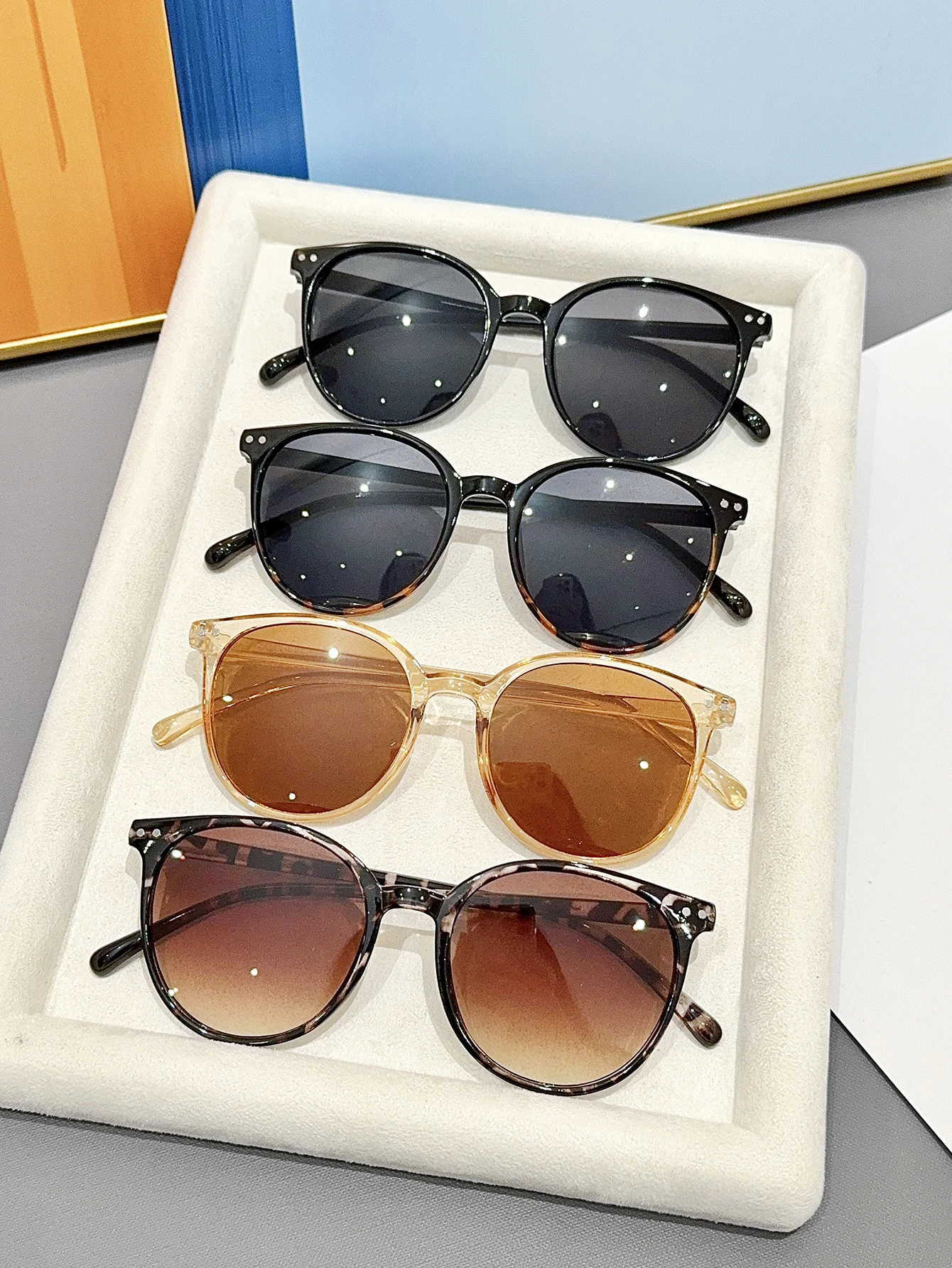 4 Stück Damenmode, runder Rahmen, mehrfarbige Kombinationsbrille, lässige Mode-Brille/Meter-Nageldesign Image