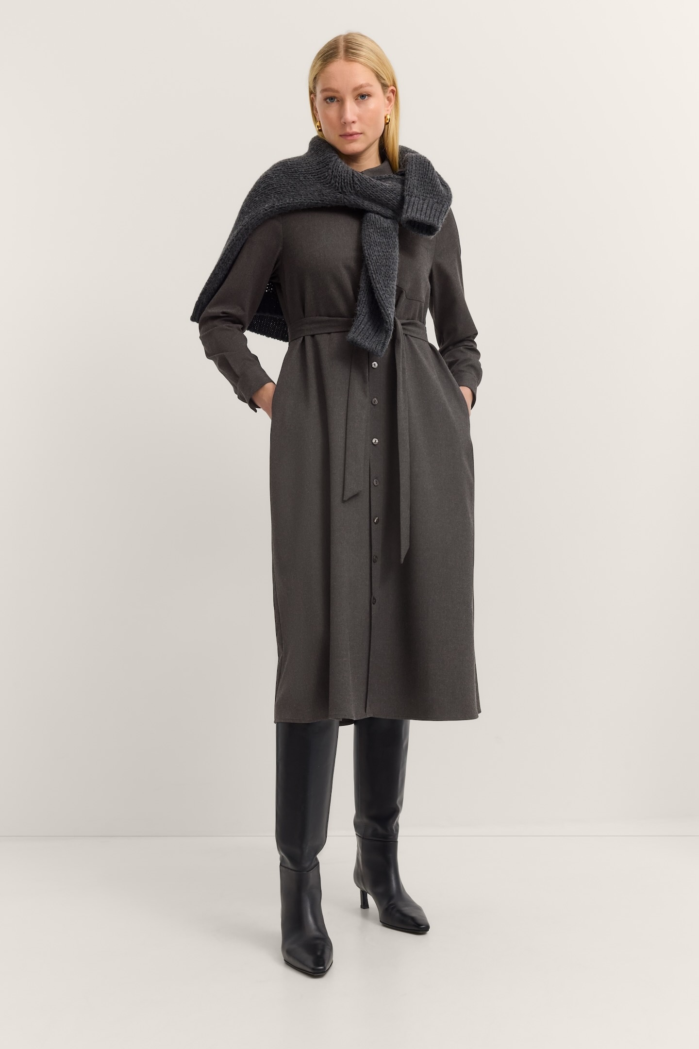 Blusenkleid BUGATTI "Stretch-Mix", Damen, Gr. 34, Normalgrößen, grau (280, dunkelgrau), 64% Polyester, 34% Viskose, 2% Elasthan, unifarben, normal, Kleider Blusenkleid, mit Bindegurt und Knopfleiste