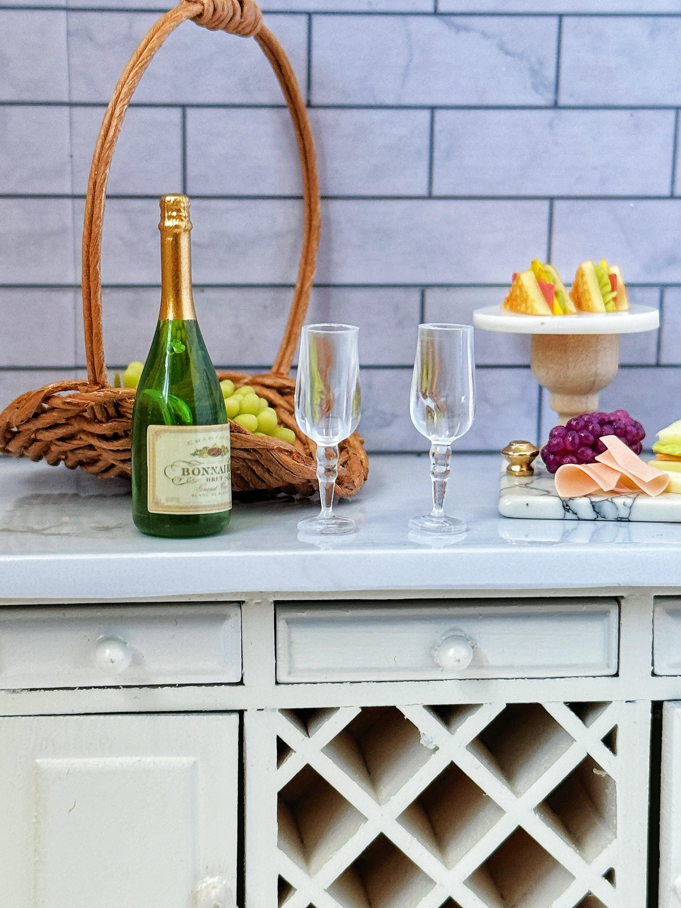Set di bicchieri e bottiglie di champagne per casa delle bambole in miniatura in scala 1:12, set di bicchieri di champagne per bar con decorazioni per