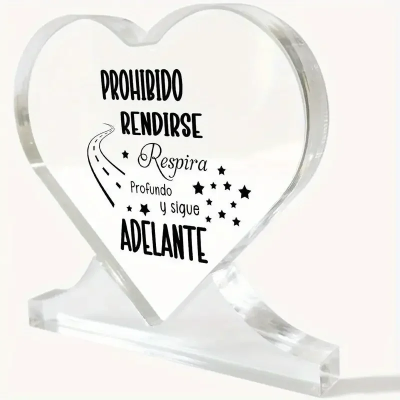 2D flaches, herzförmiges motivierendes Acryldekor mit spanischem Zitat „Prohibido Rend if, Respira Profundo Y Sigue Adelante“. Image