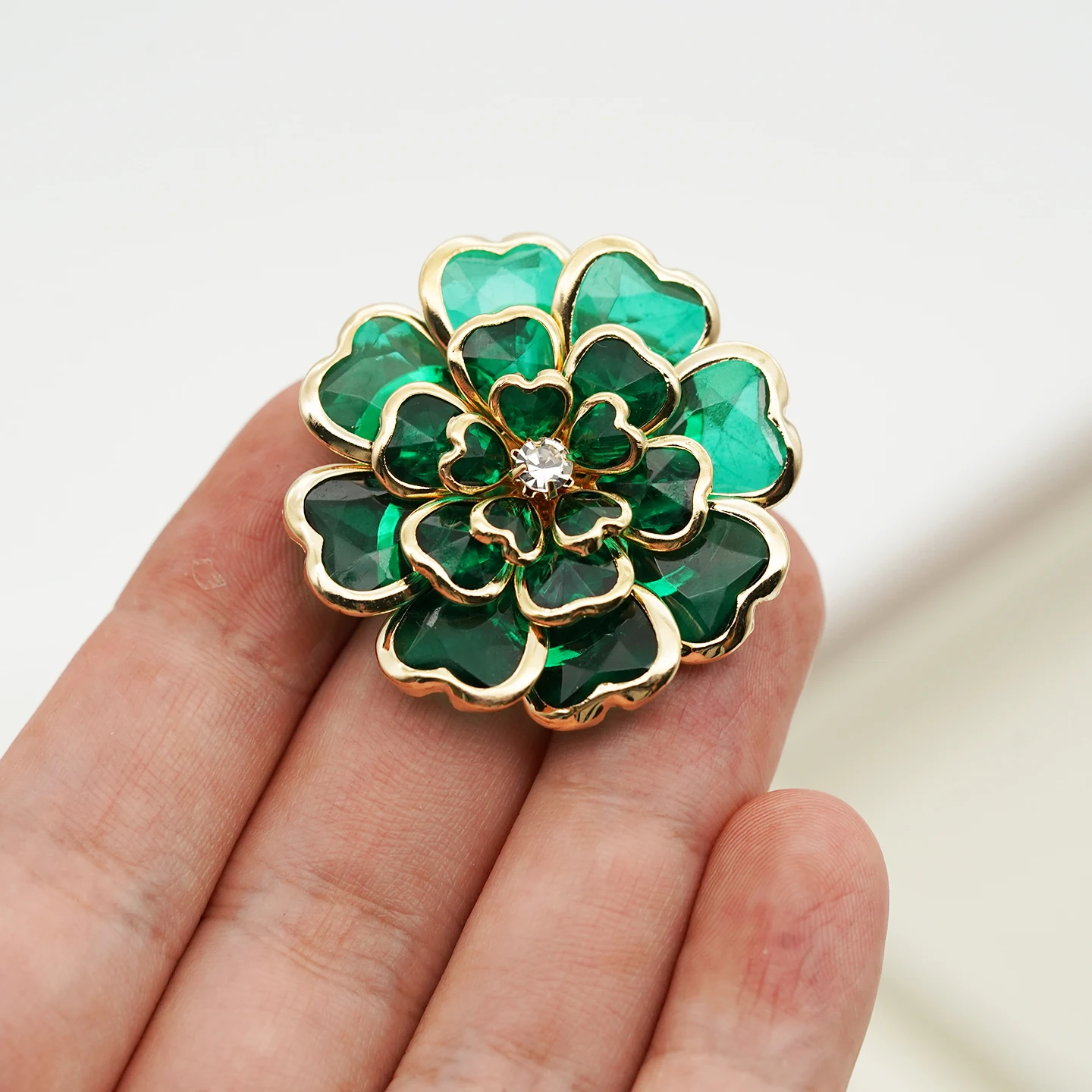 Nuovi accessori in acrilico Camelia Accessori fatti a mano con strass Materiali Accessori per abbigliamento Materiali decorativi per gioielli fai-da-te
