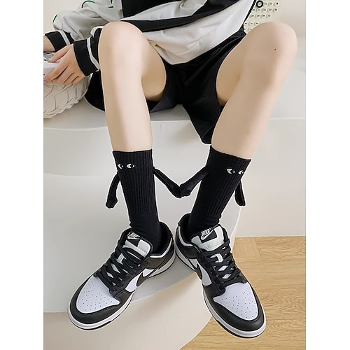 magnetische Paarsocken mit süßem Händchen-Design, lustige passende Socken für Verliebte, wadenlange Weihnachtssocken mit Magnet, Tiktok-Trendgeschenk für Paare Image