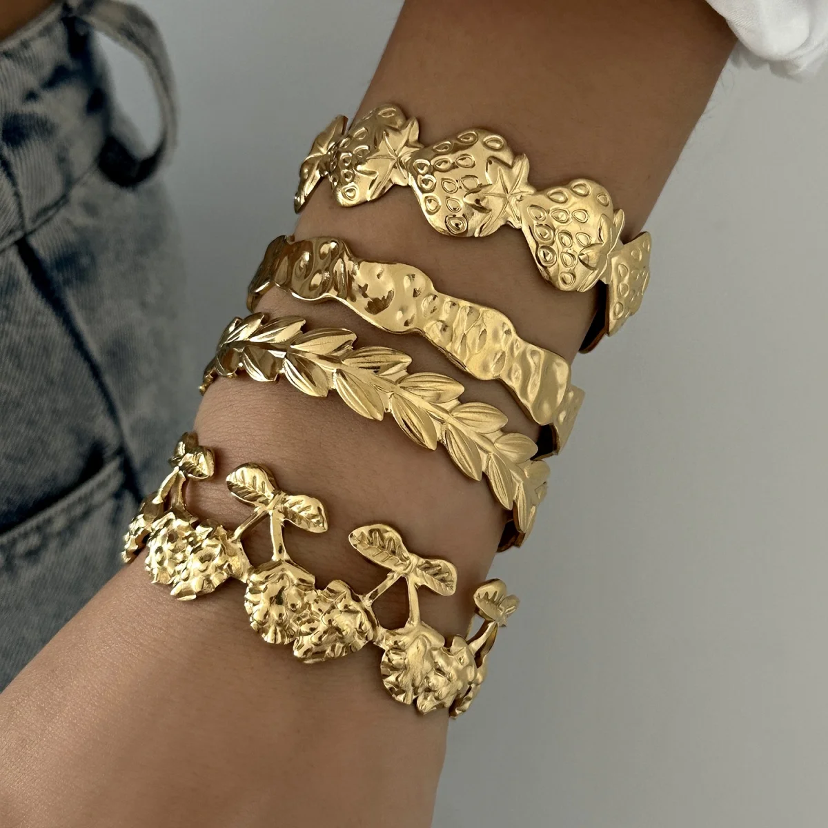 Vintage Metall Erdbeere Kirsche Blatt Offene Armbänder Für Frauen Männer Edelstahl Unregelmäßige Blume Herz Manschette Armreifen Schmuck Image