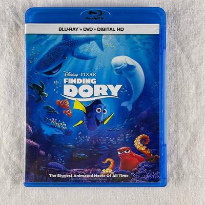 Disney Media | Finding Dory (Blu-Ray, 2016) 3-Disc. Excellent Used Condition | Color: Blue/White | Size: Os