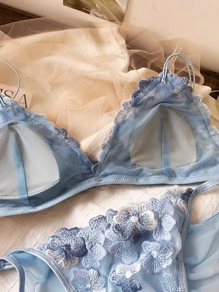 Französisches Nischendesign Dessous besticktes Mesh Wireless Triangle Cup Retro Spitzen-Bralette dünner bequemer BH CA MOYISU Sexy BH Image